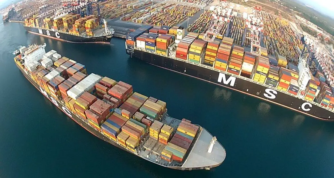 No al transito di armi da Gioia Tauro