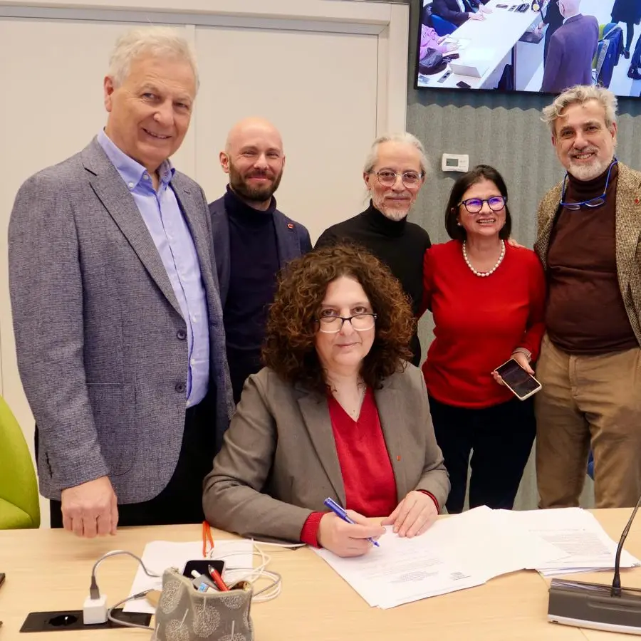 Scuola, sì al nuovo contratto. Aumenti di 143 euro