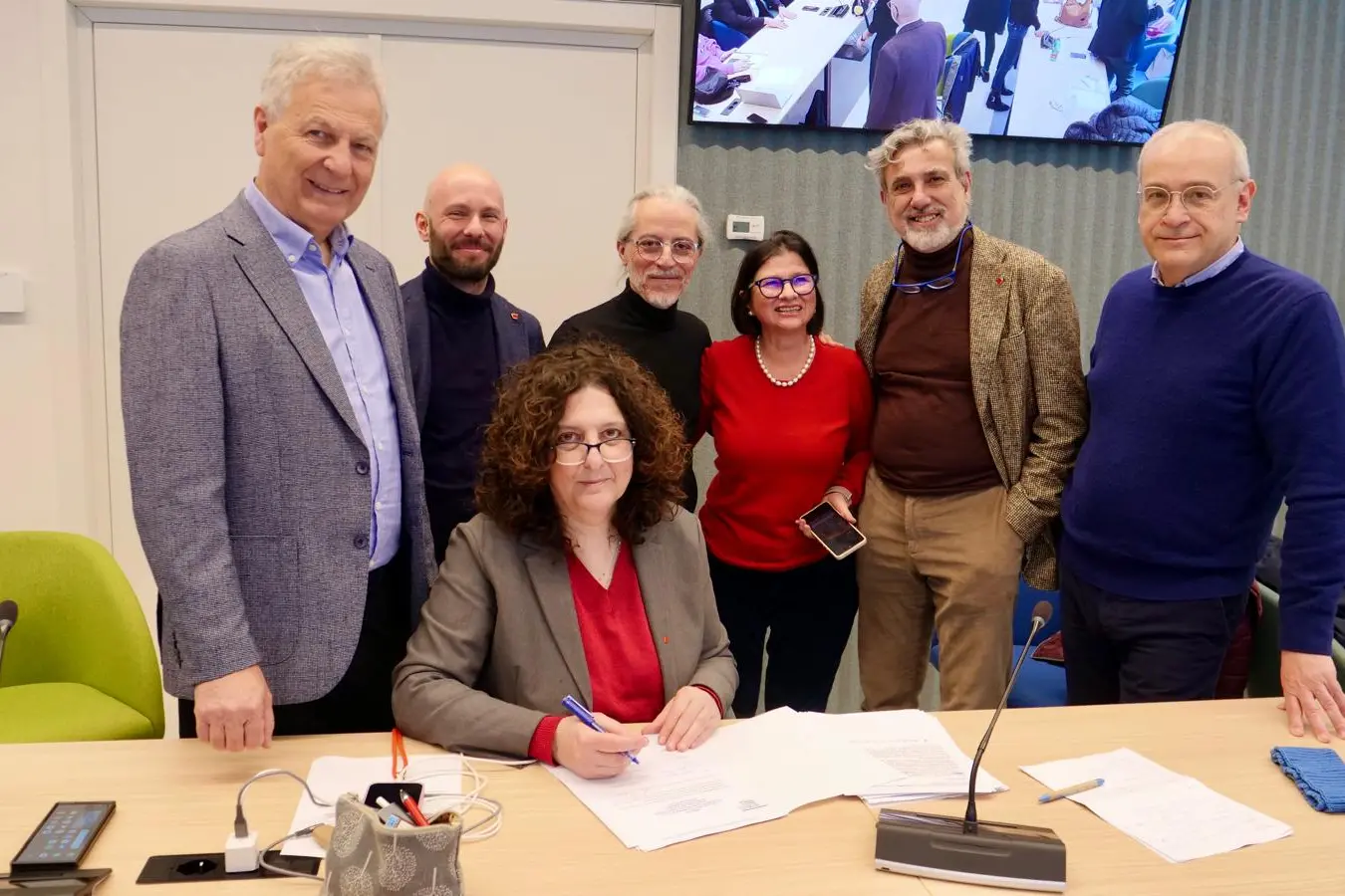 Scuola, sì al nuovo contratto. Aumenti di 143 euro