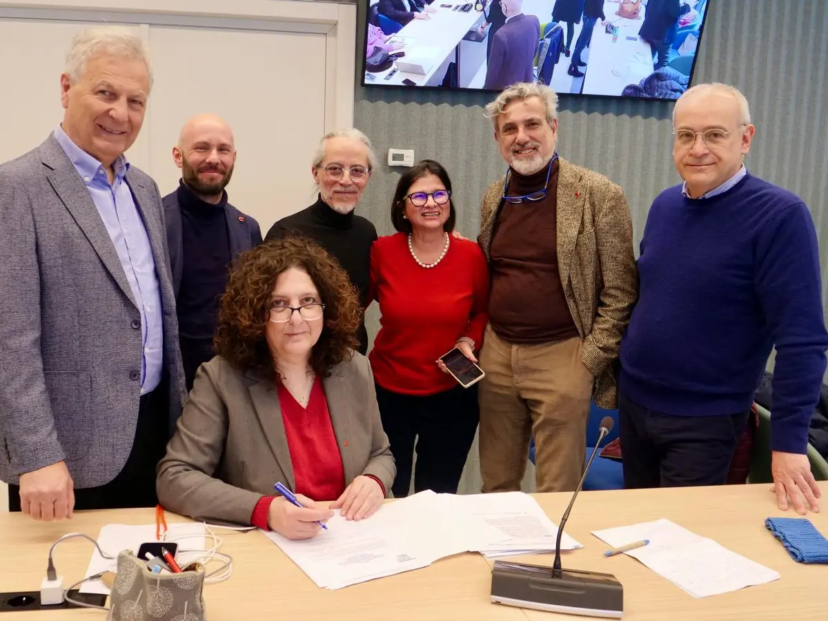 Scuola, sì al nuovo contratto. Aumenti di 143 euro