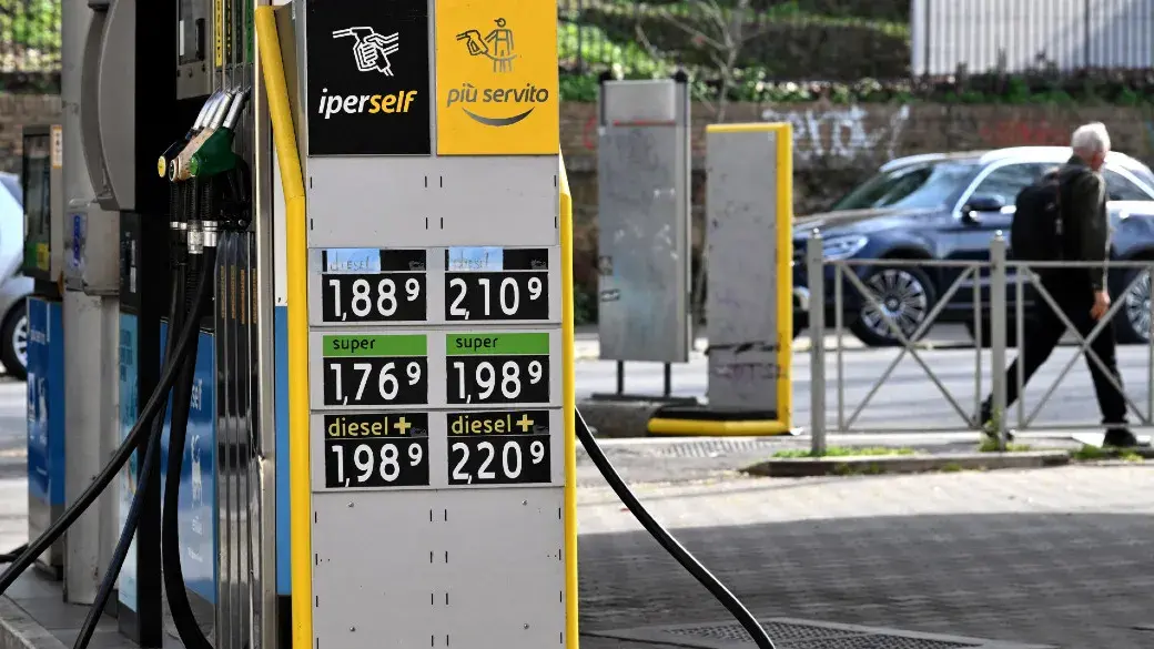 Crisi globale e caro benzina, ecco cosa chiede la Cgil