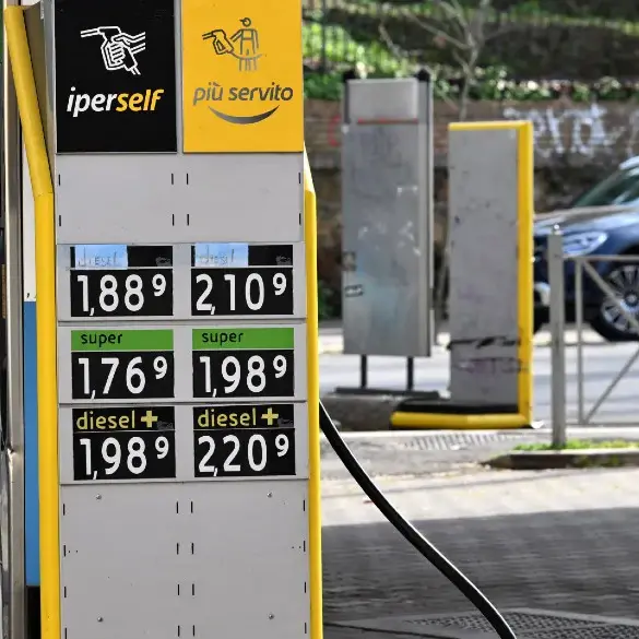 Guerre e caro benzina, la Cgil: “Serve una svolta strutturale”