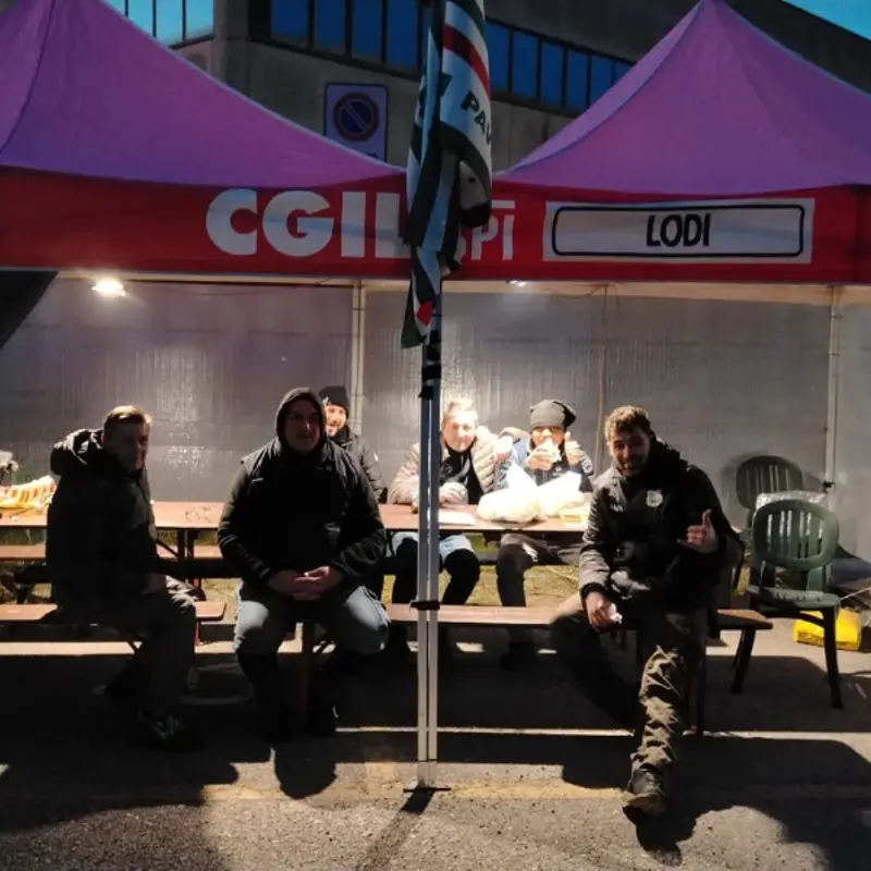 Airpack Ossago, presidio notte e giorno: paura per i macchinari