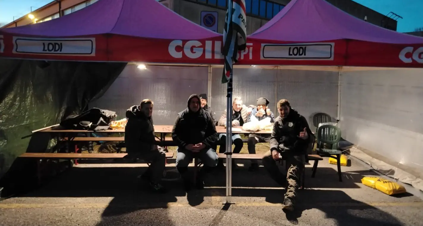 Airpack Ossago, presidio notte e giorno: paura per i macchinari