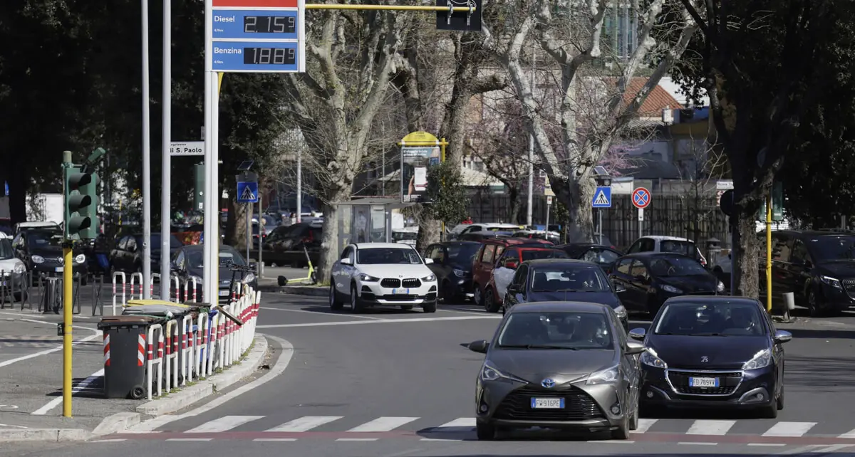 Smart working, la crisi energetica riapre le porte di casa