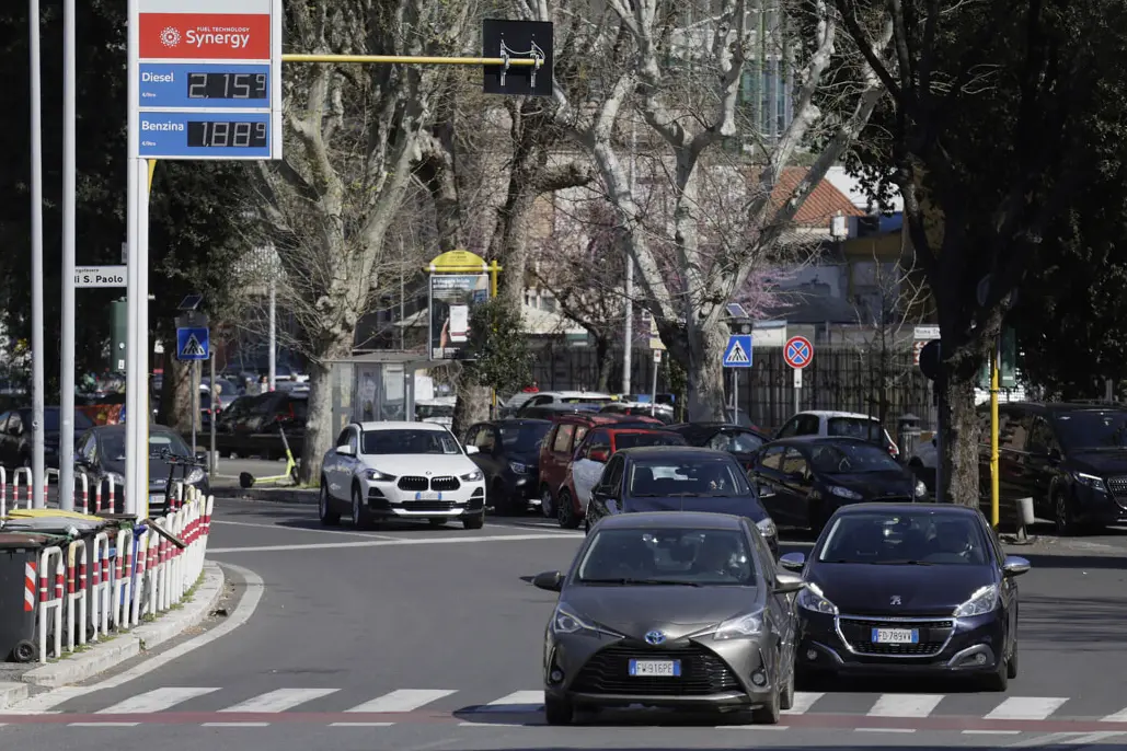 Smart working, la crisi energetica riapre le porte di casa