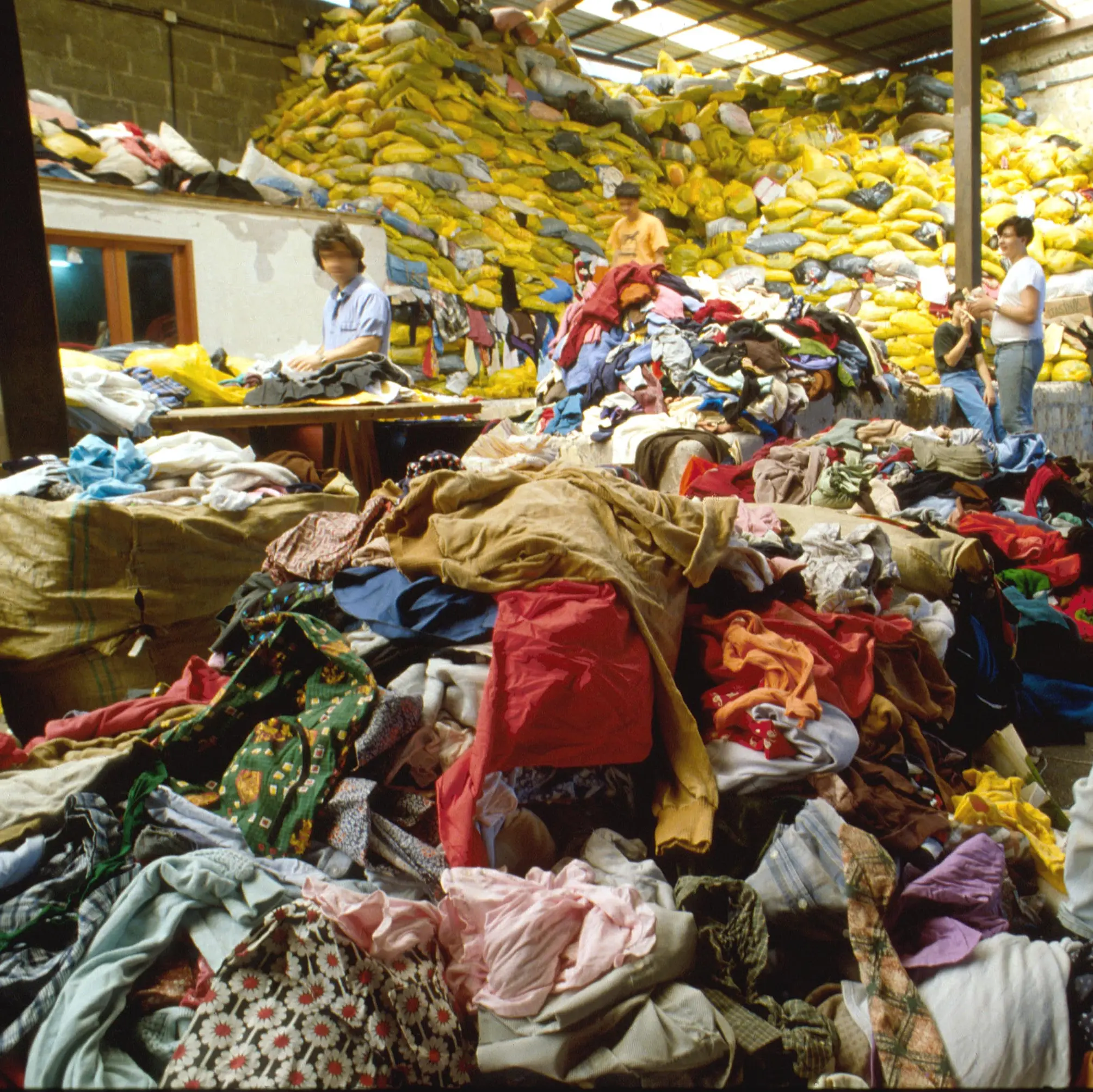 I vestiti usati salveranno il mondo?