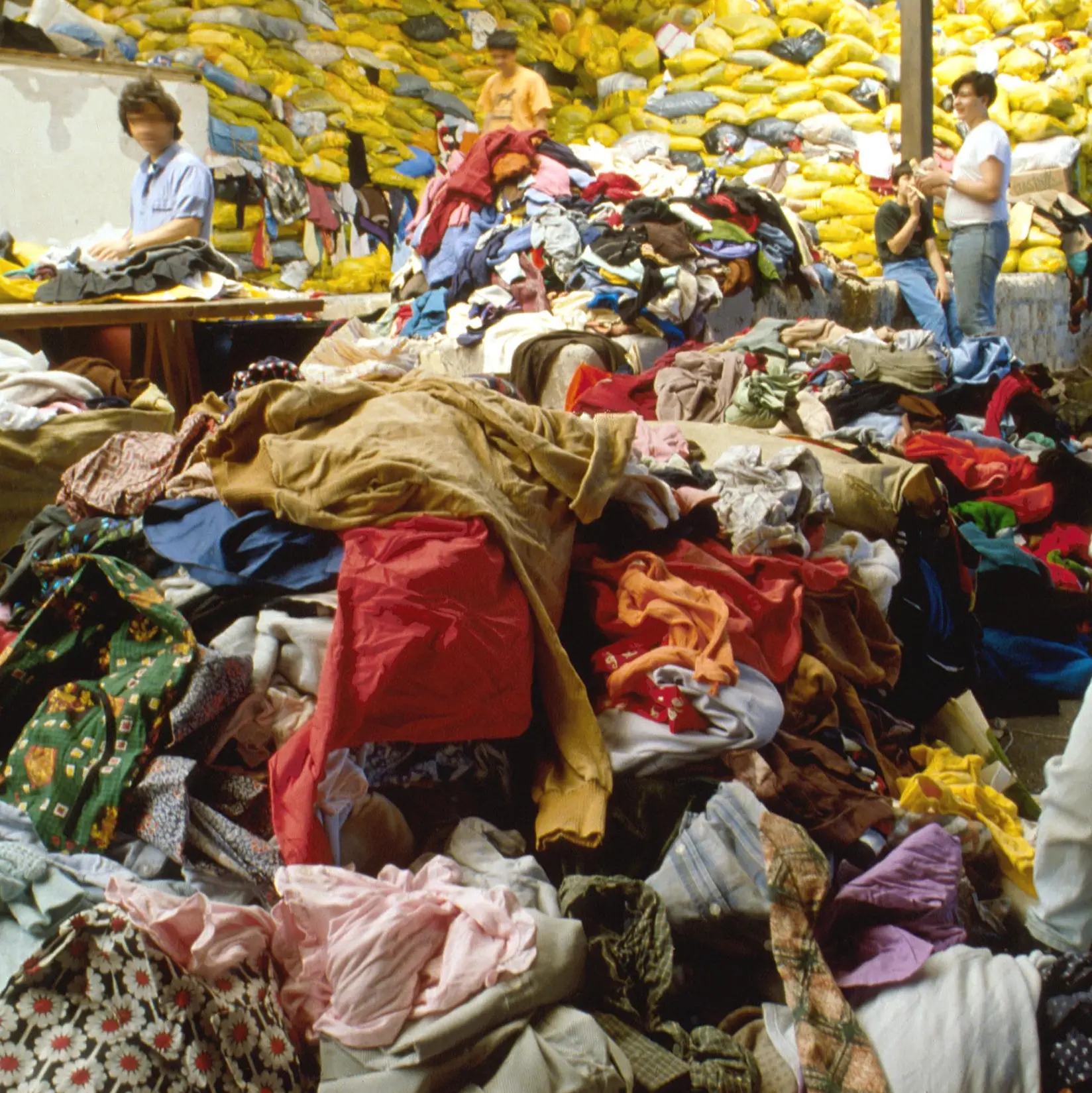 I vestiti usati salveranno il mondo?