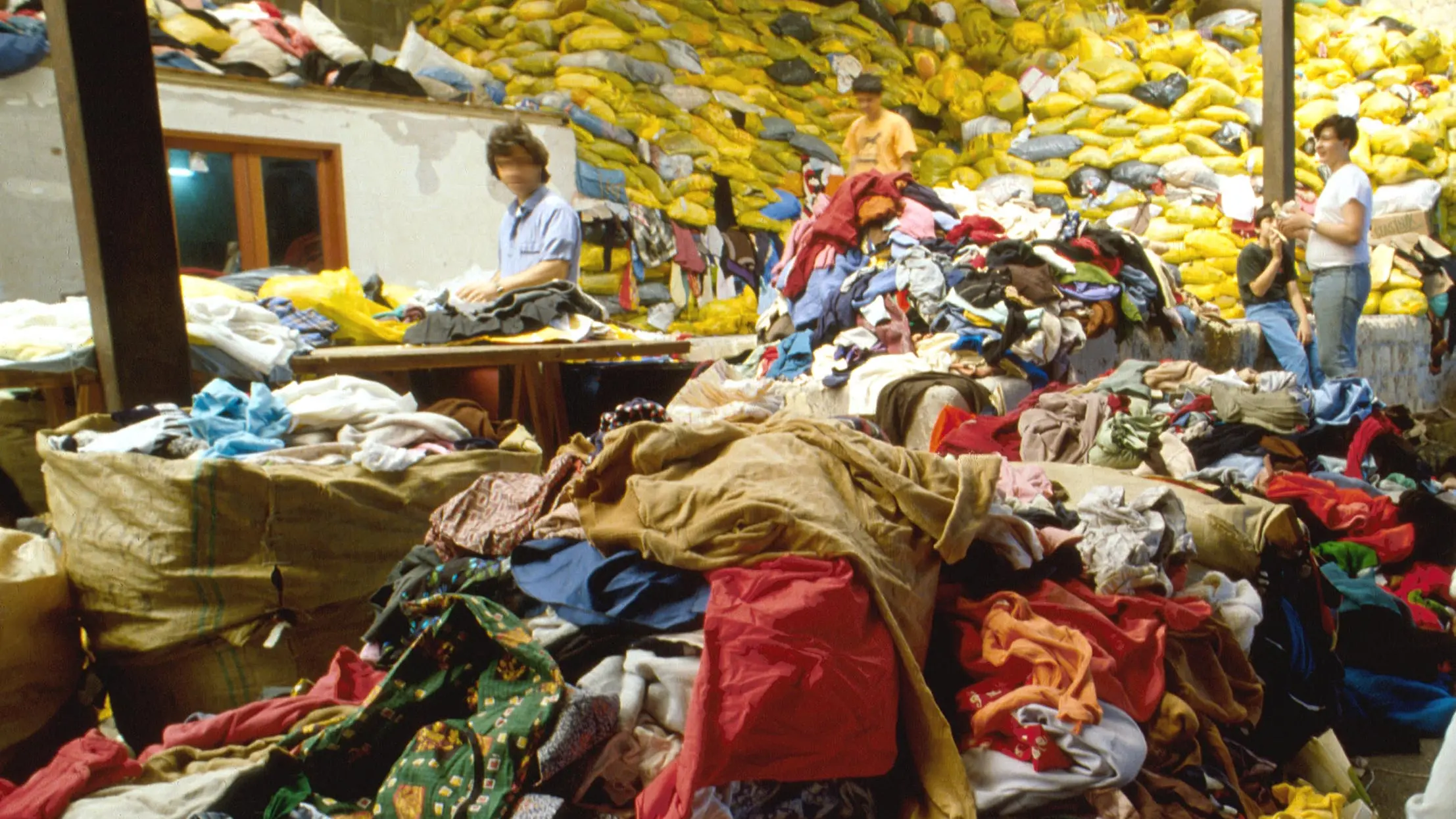 I vestiti usati salveranno il mondo?