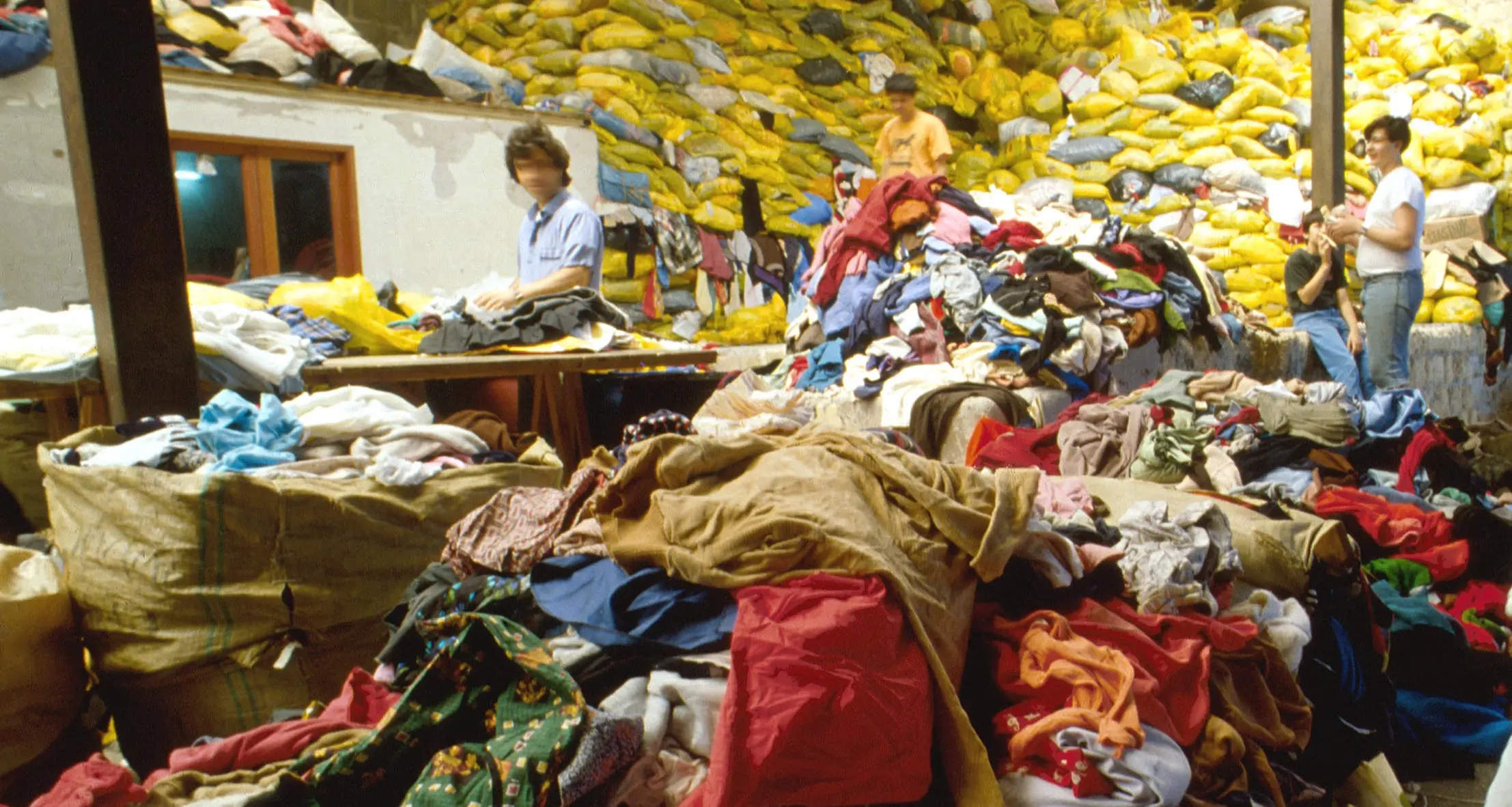 I vestiti usati salveranno il mondo?