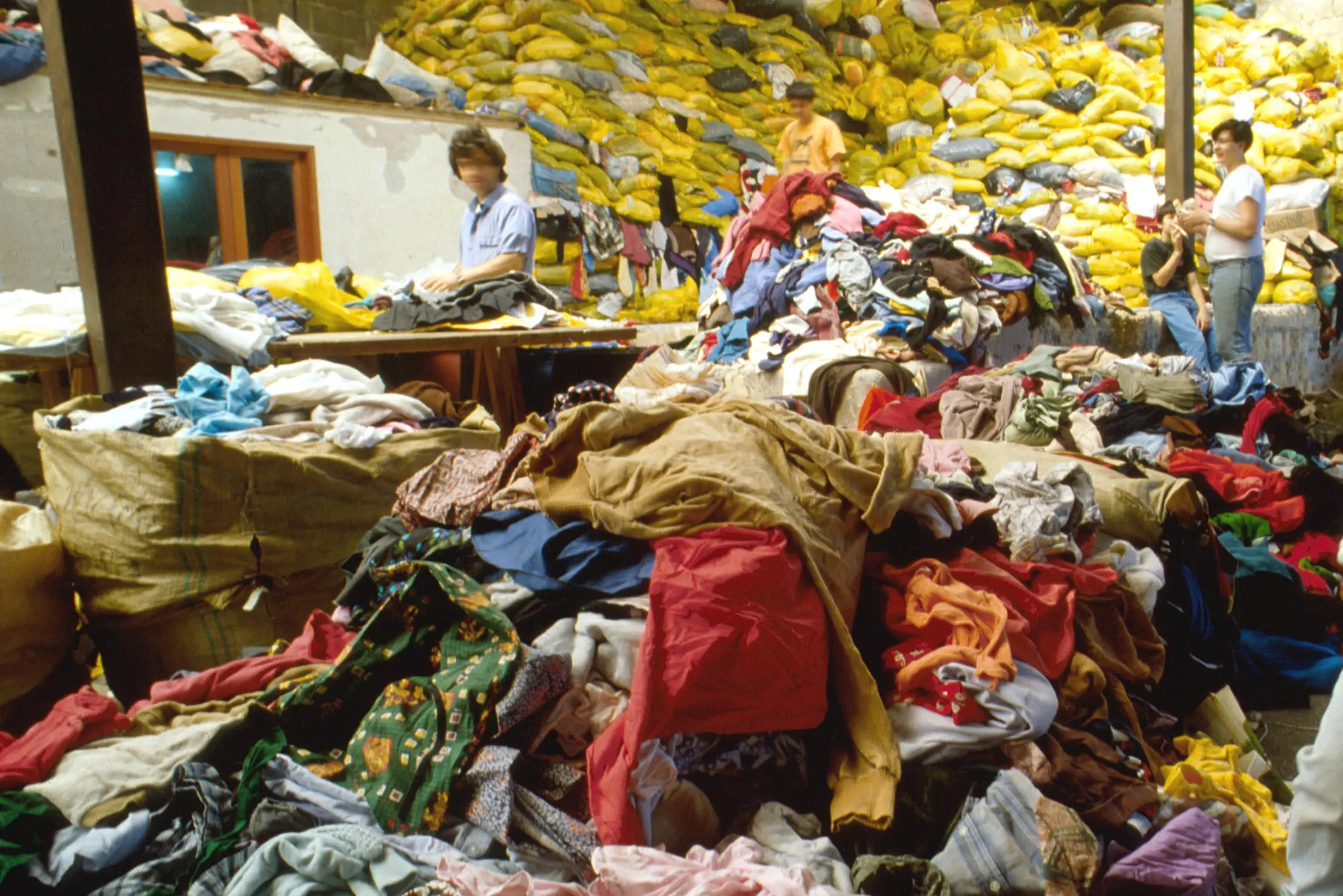 I vestiti usati salveranno il mondo?