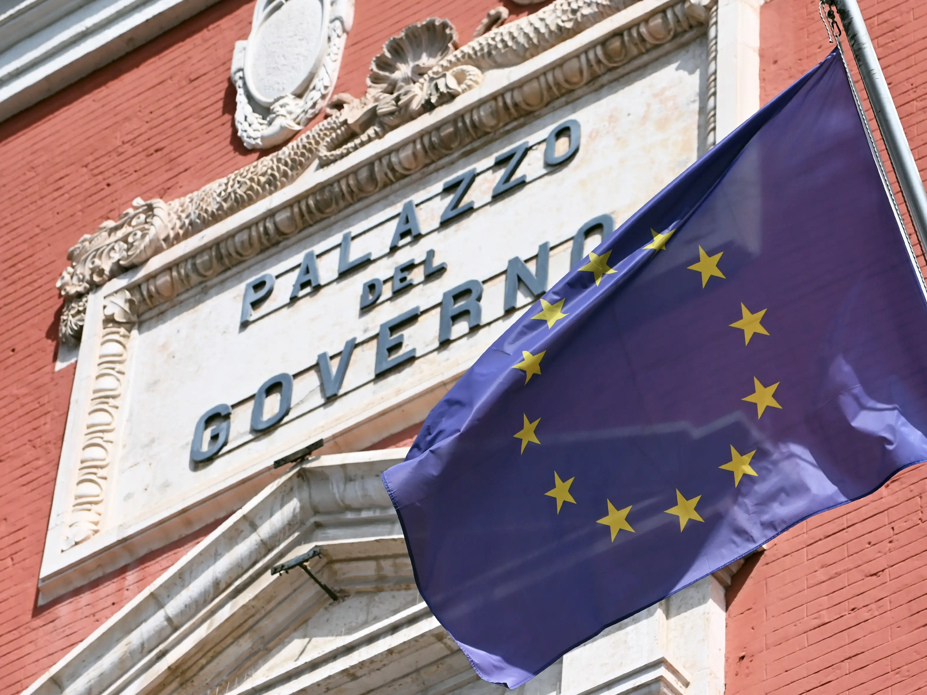 Pnrr, ancora tagli al welfare