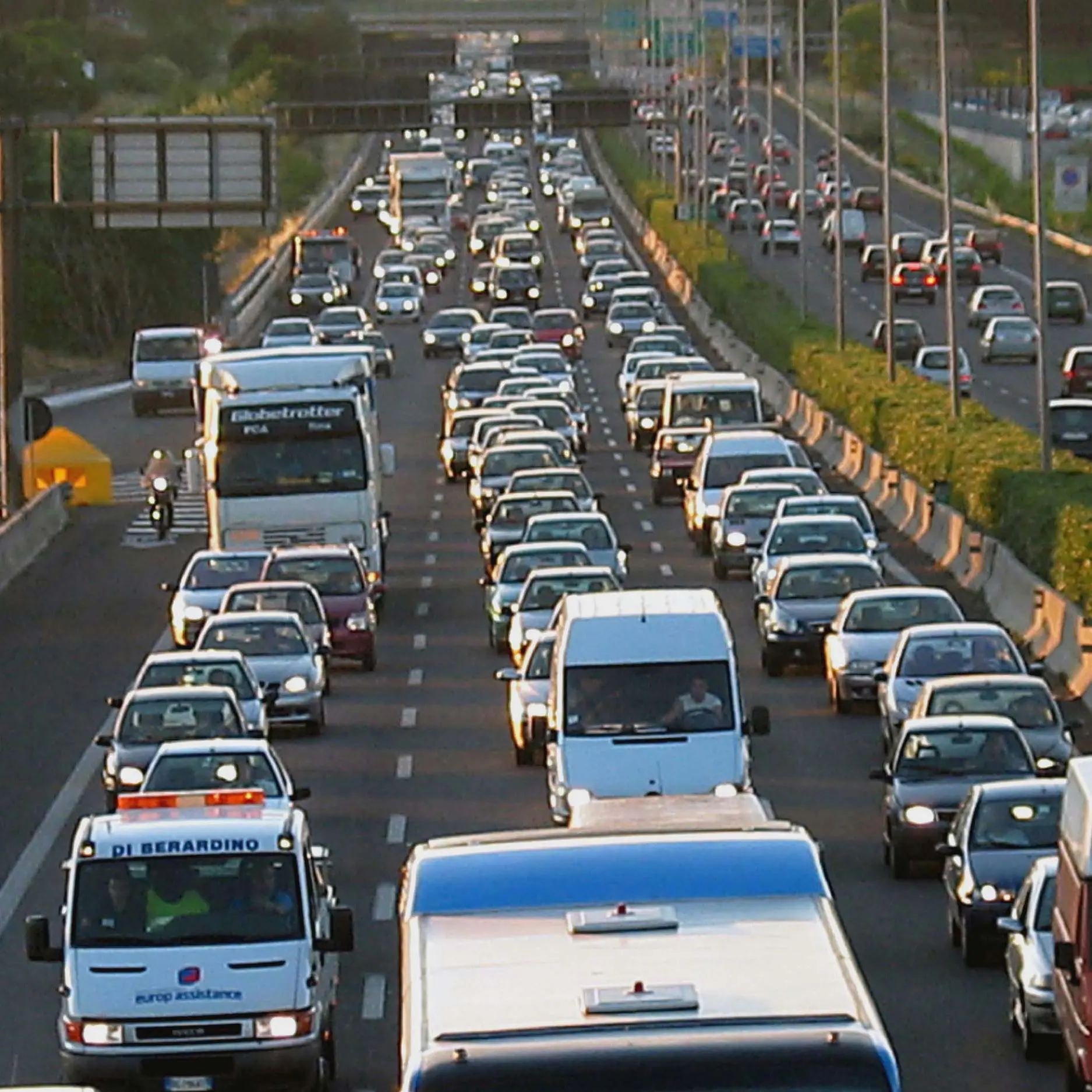 Più smart working contro il caro carburante. Per la Cgil Roma Lazio in arrivo stangata da 1.500 euro