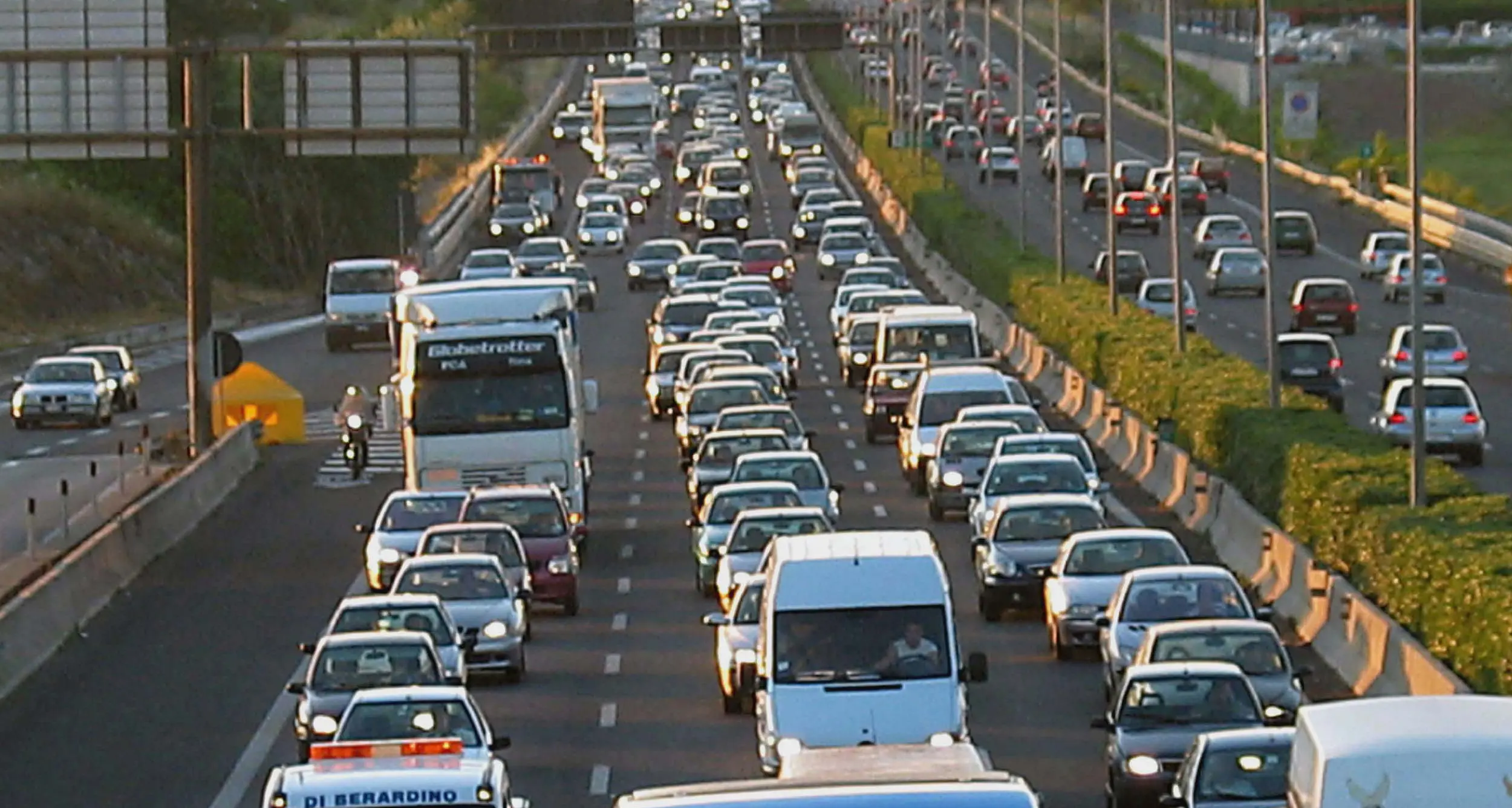 Più smart working contro il caro carburante. Per la Cgil Roma Lazio in arrivo stangata da 1.500 euro