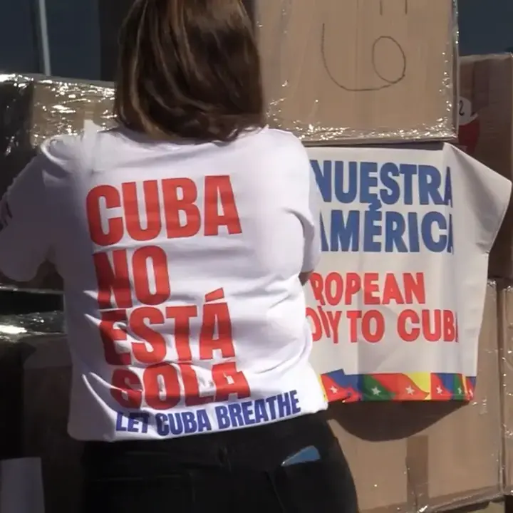 In piazza per i cubani