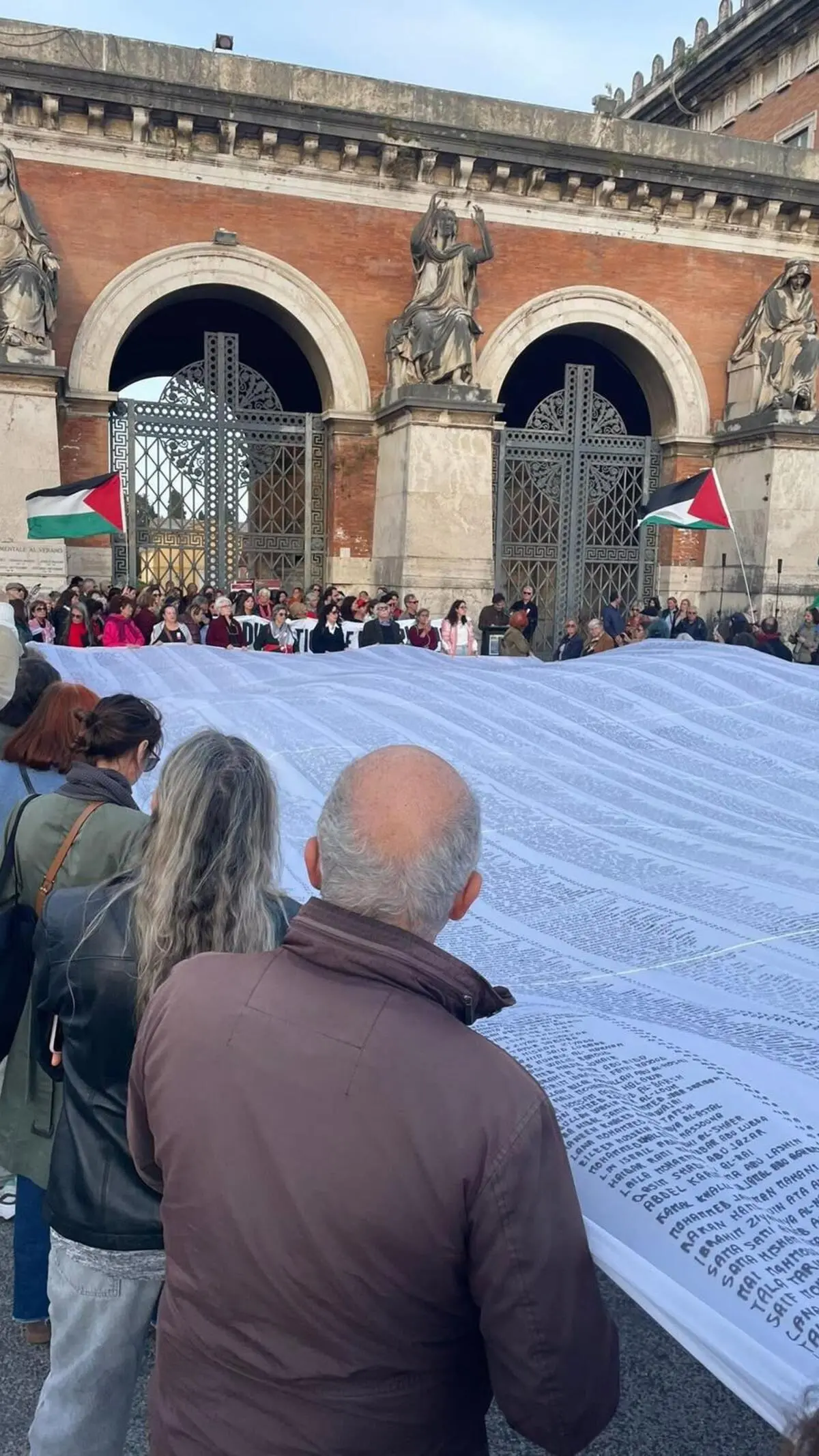 Un sudario per i bambini di Gaza