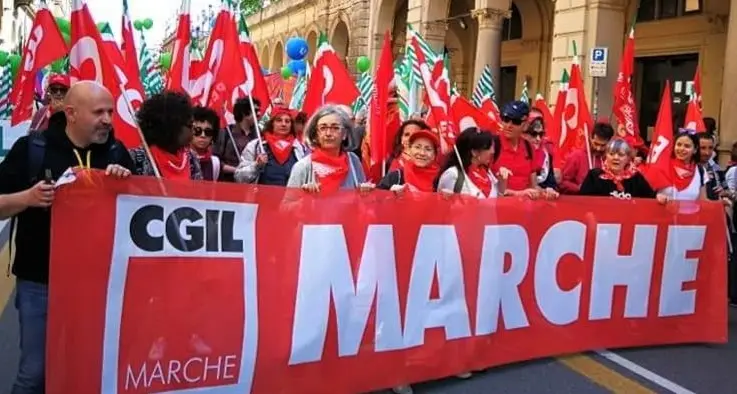 Cgil Marche: il 40% del reddito familiare va nella casa e sono in aumento gli sfratti