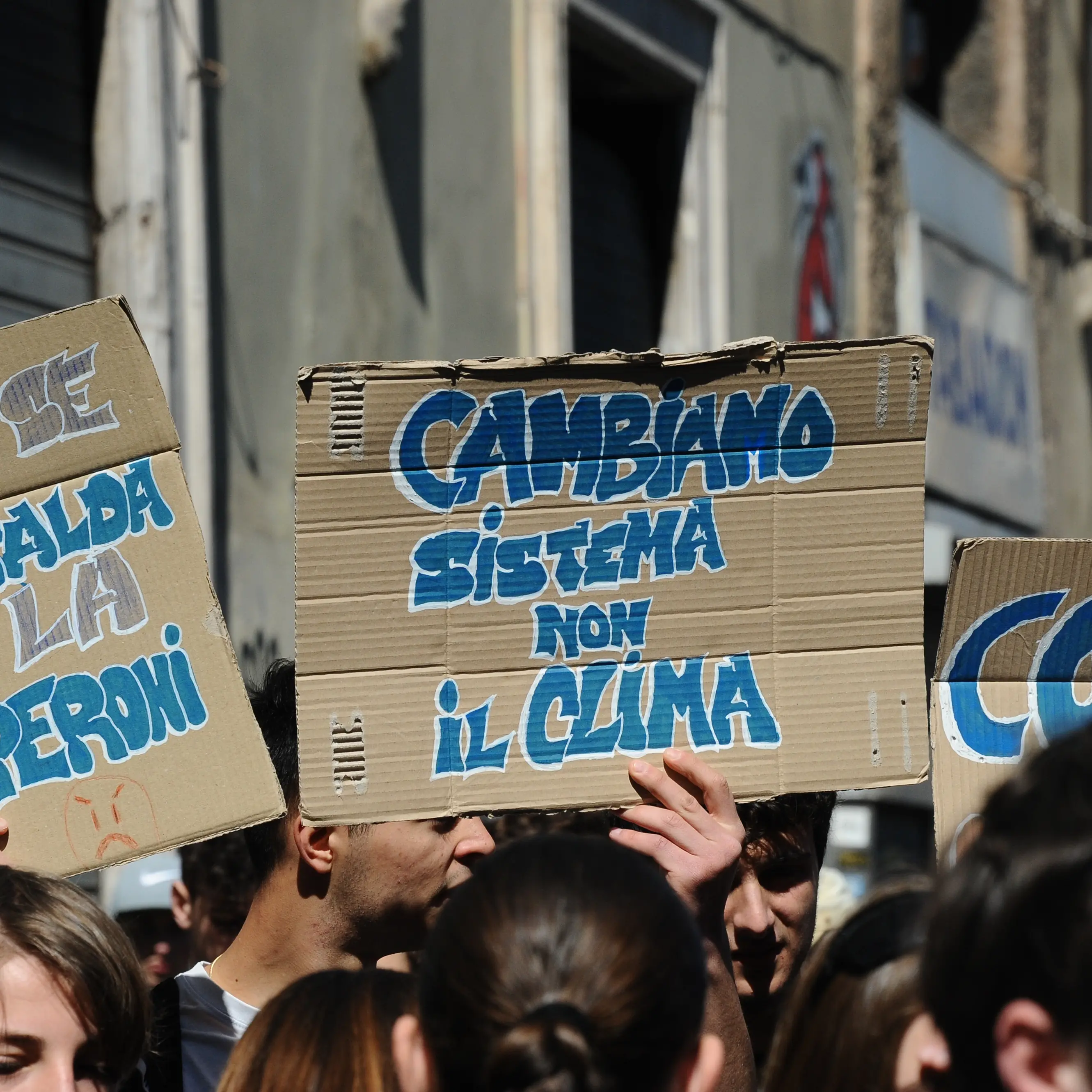 Clima, mobilitazione per uscire dai combustibili fossili