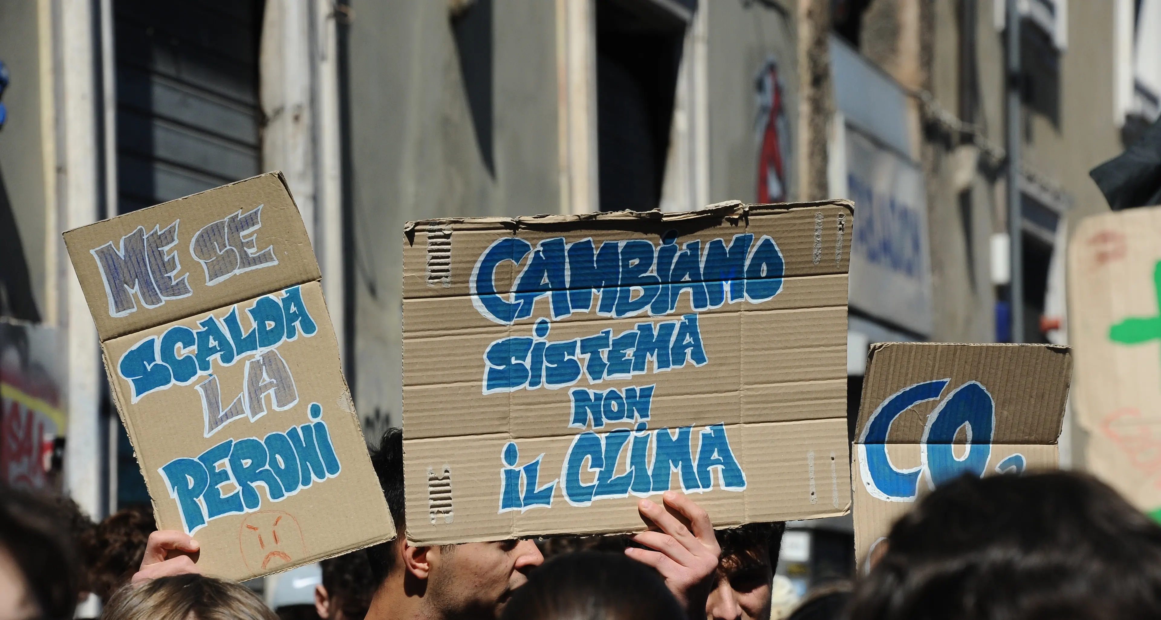 Clima, mobilitazione per uscire dai combustibili fossili