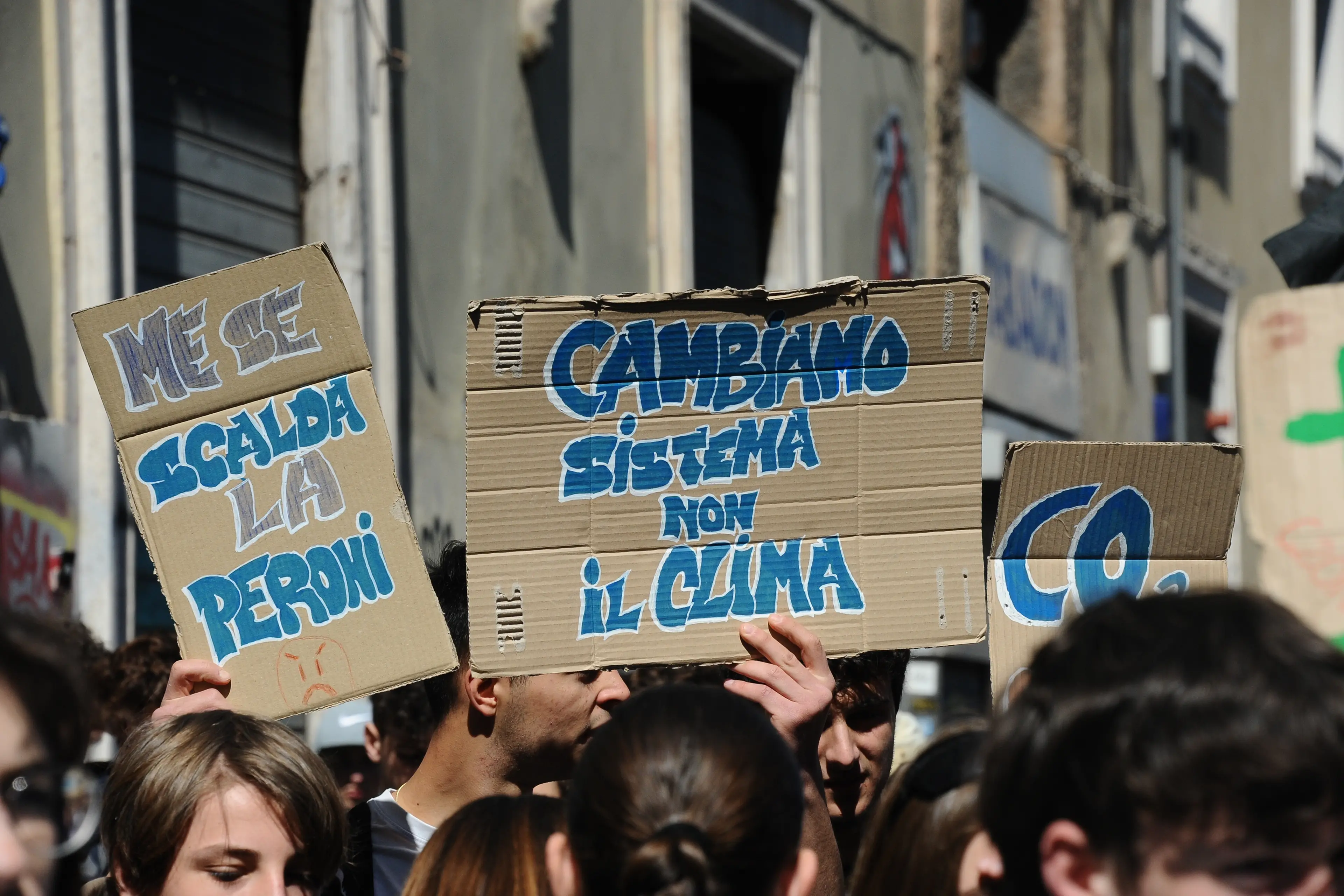 Clima, mobilitazione per uscire dai combustibili fossili