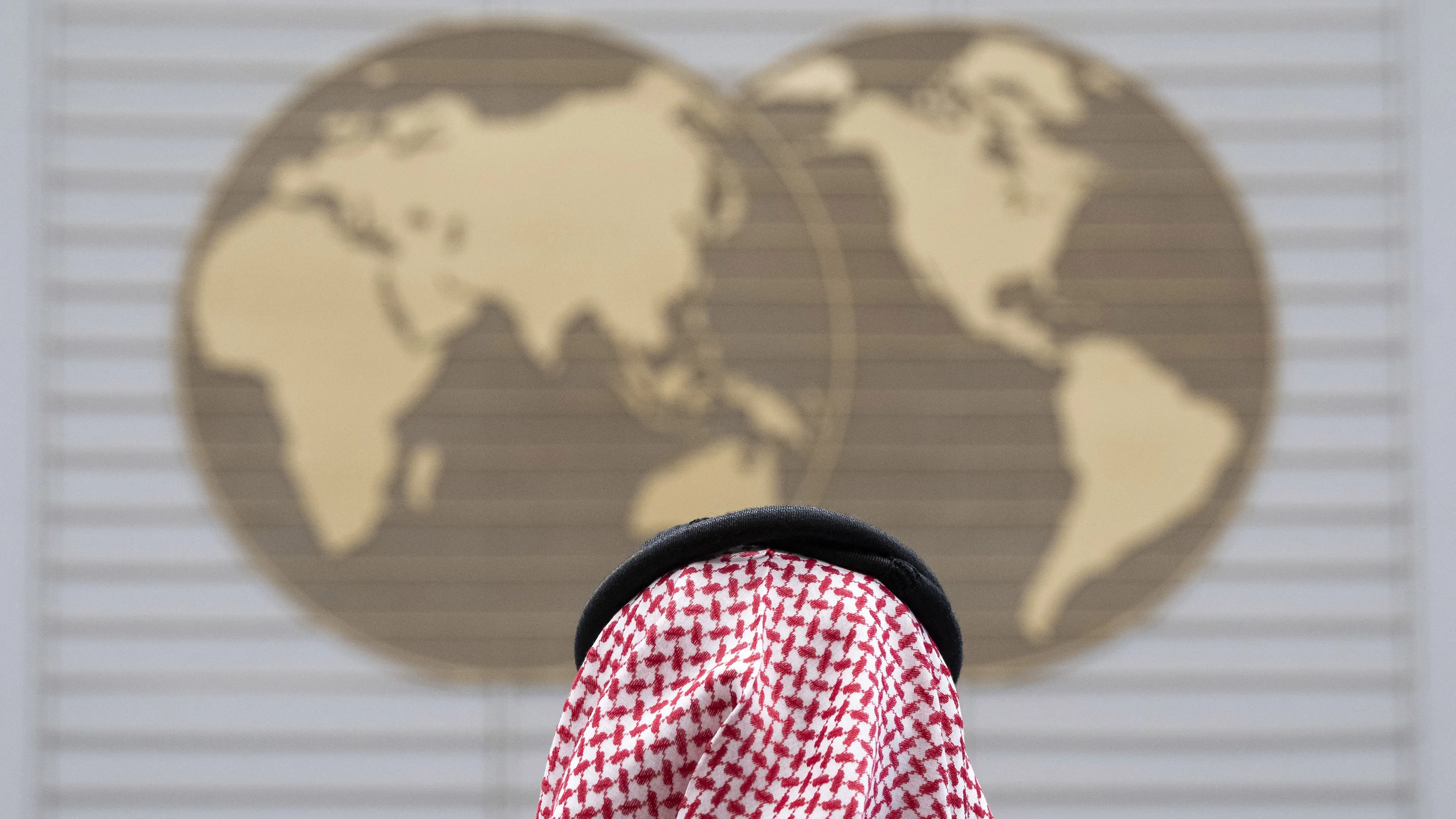 Joshua Roberts IMAGOECONOMICA