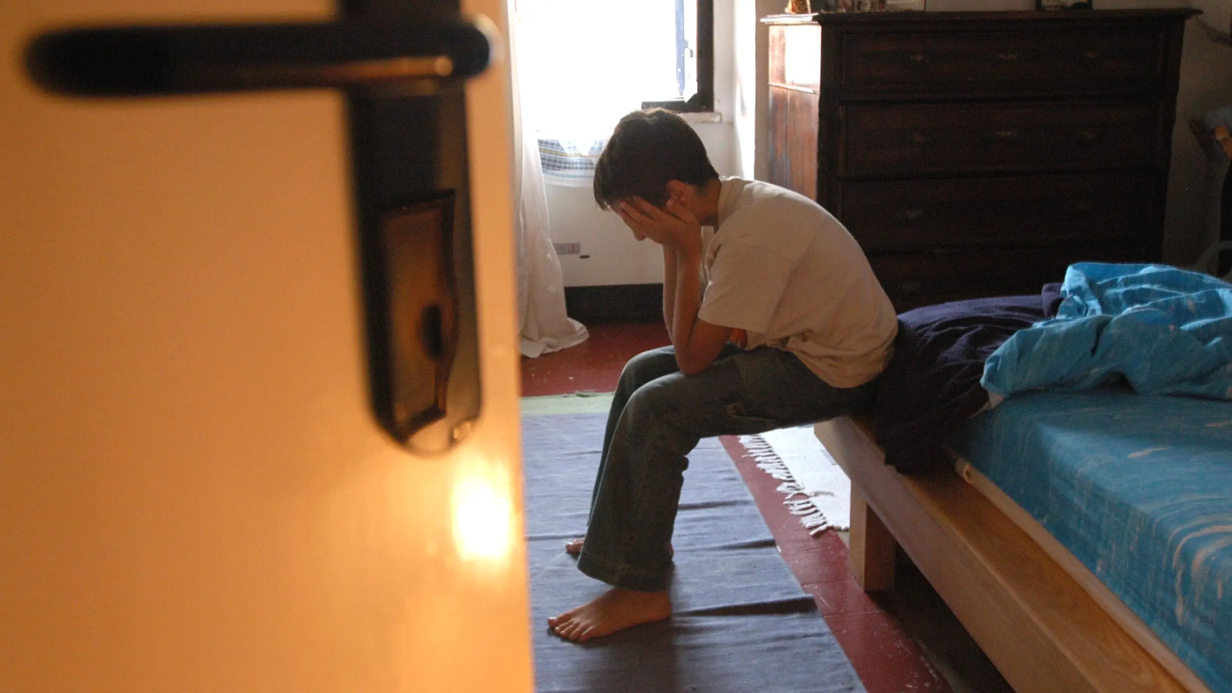 Roma, 13enne precipita dalla finestra e muore. Aveva lasciato un biglietto: “Stanco della scuola”