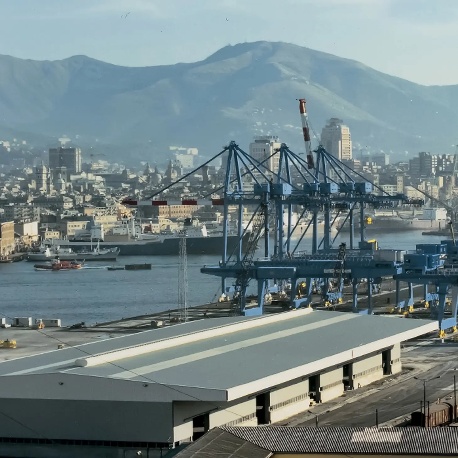 Genova, passa dal porto il futuro della chimica