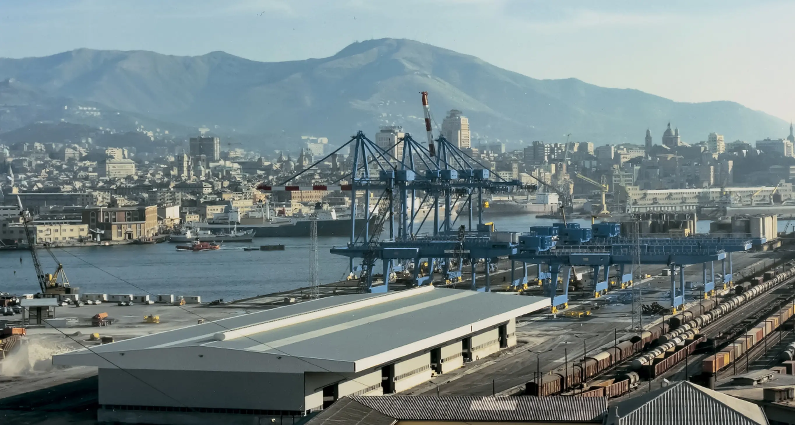 Genova, passa dal porto il futuro della chimica