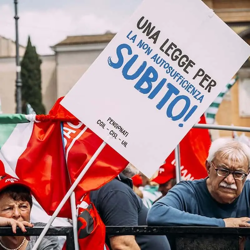 Non autosufficienza: “Dal governo intervento inaccettabile”