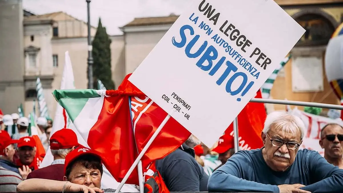 Non autosufficienza: “Dal governo intervento inaccettabile”