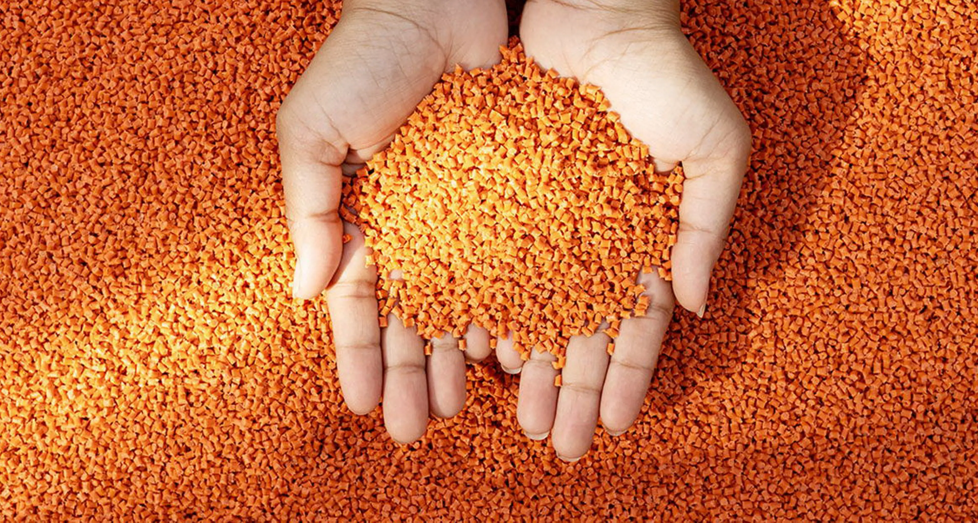 La guerra in Iran fa impennare il prezzo delle materie plastiche