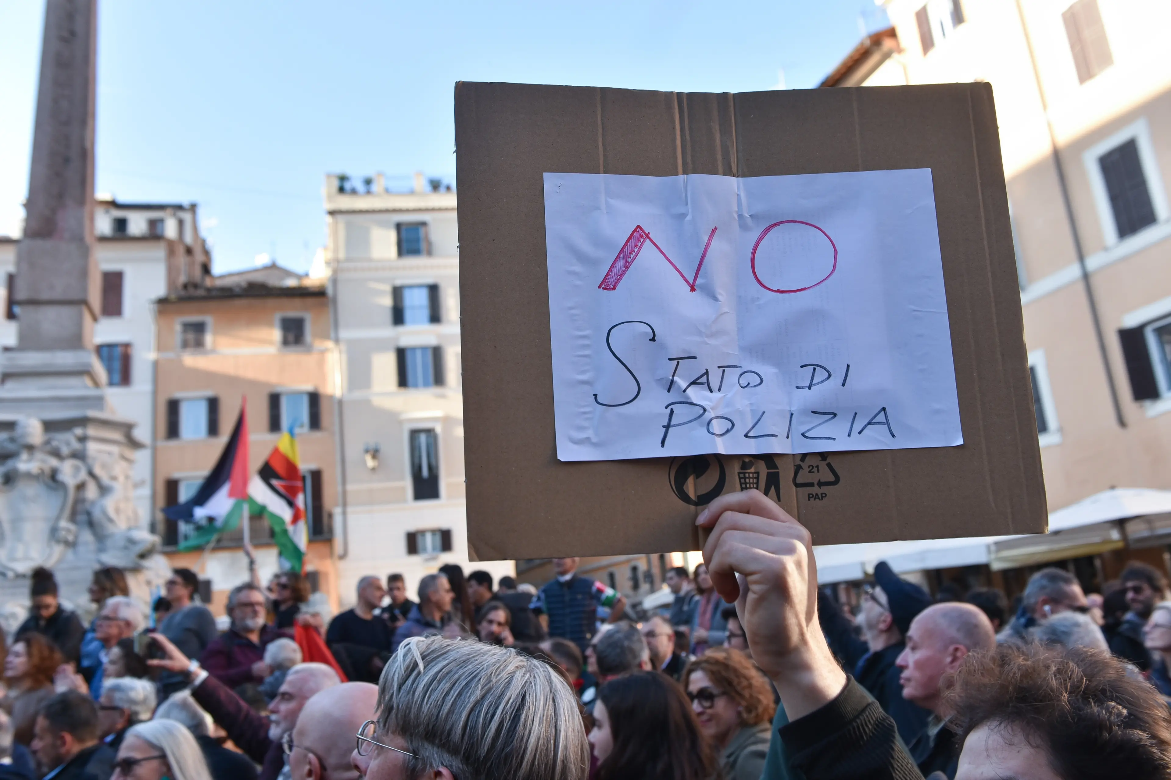 Decreto sicurezza “pericoloso e sbagliato”: presidio Cgil a Roma