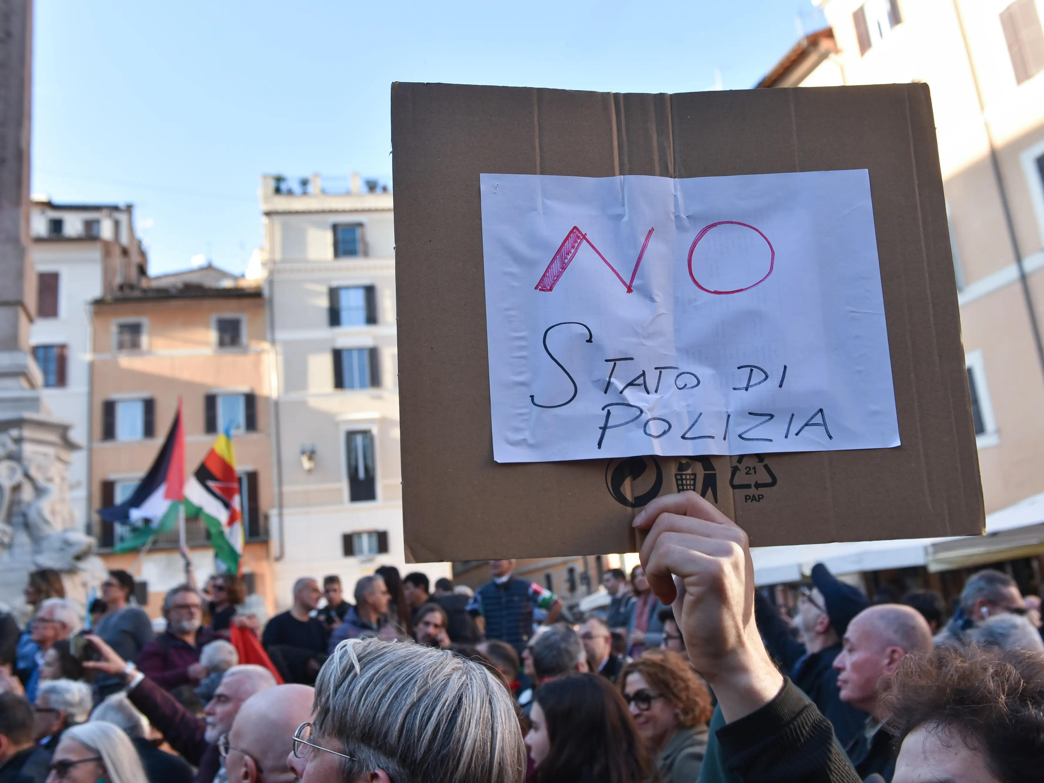 Decreto sicurezza, presidio Cgil a Roma