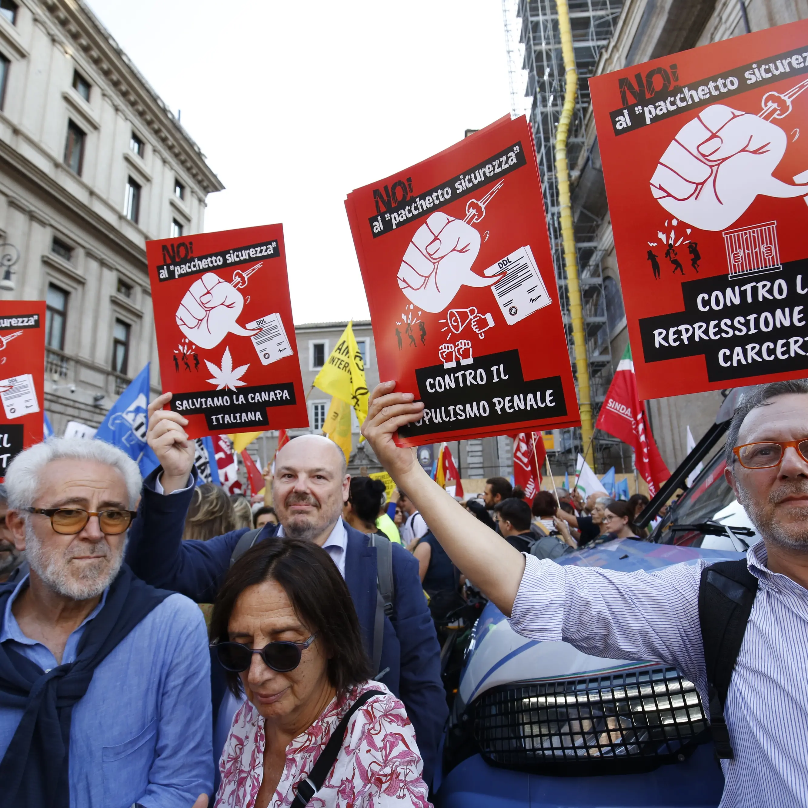 Il decreto sicurezza è legge. “Governo debole e arrogante”