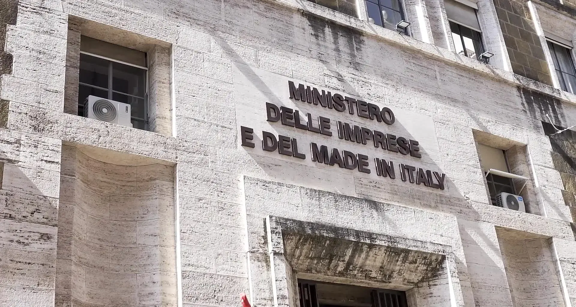 Natuzzi, sindacati esclusi dal tavolo al Mimit