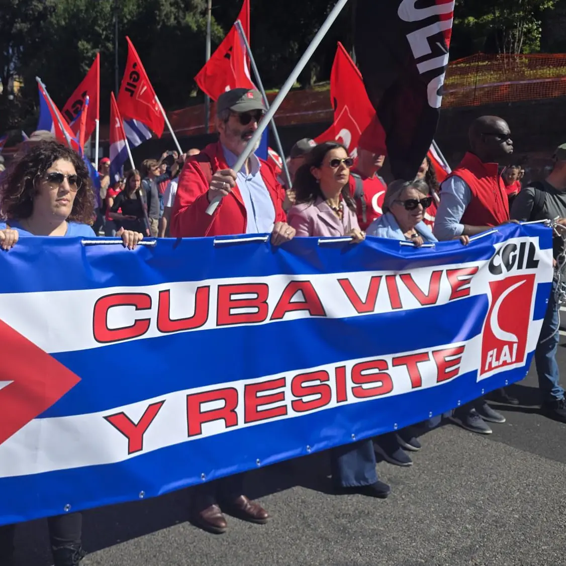 “A Cuba per sostenere i popoli che resistono”