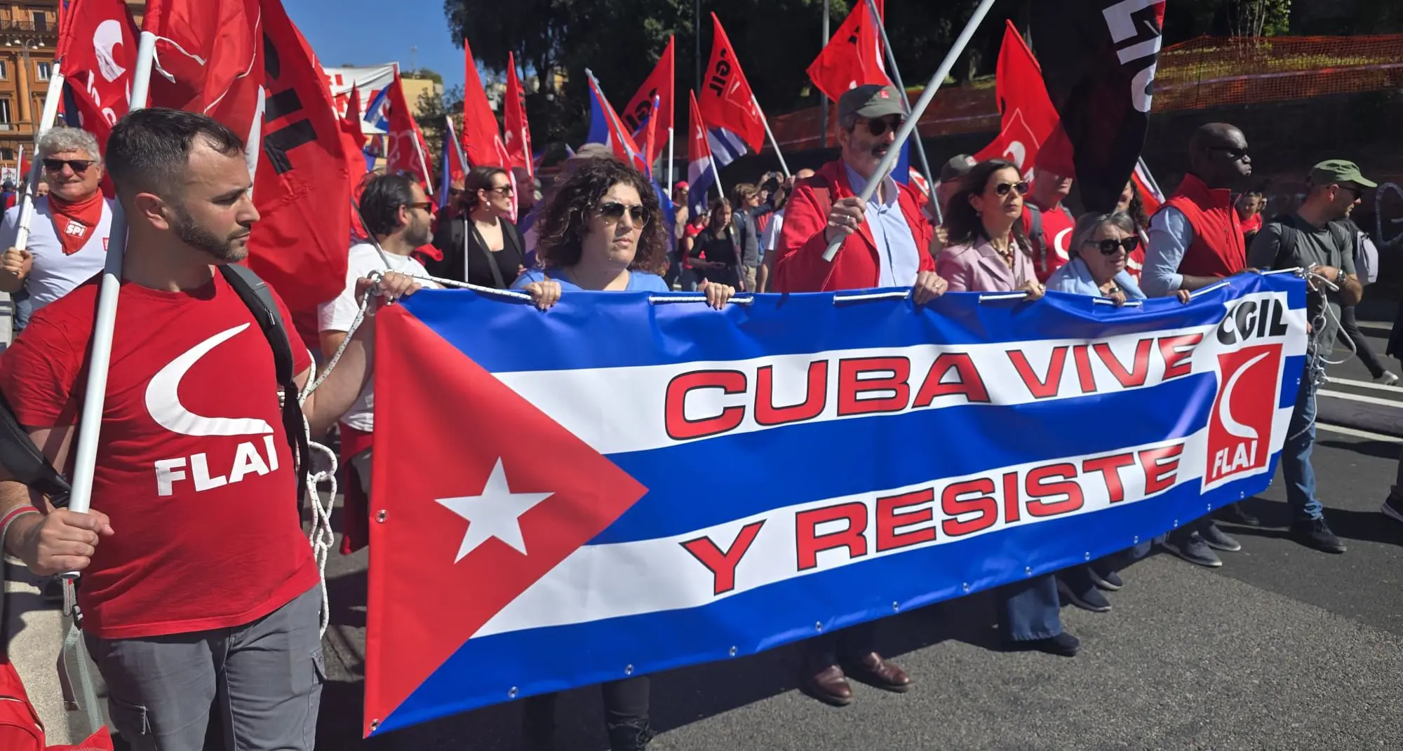 “A Cuba per sostenere i popoli che resistono”