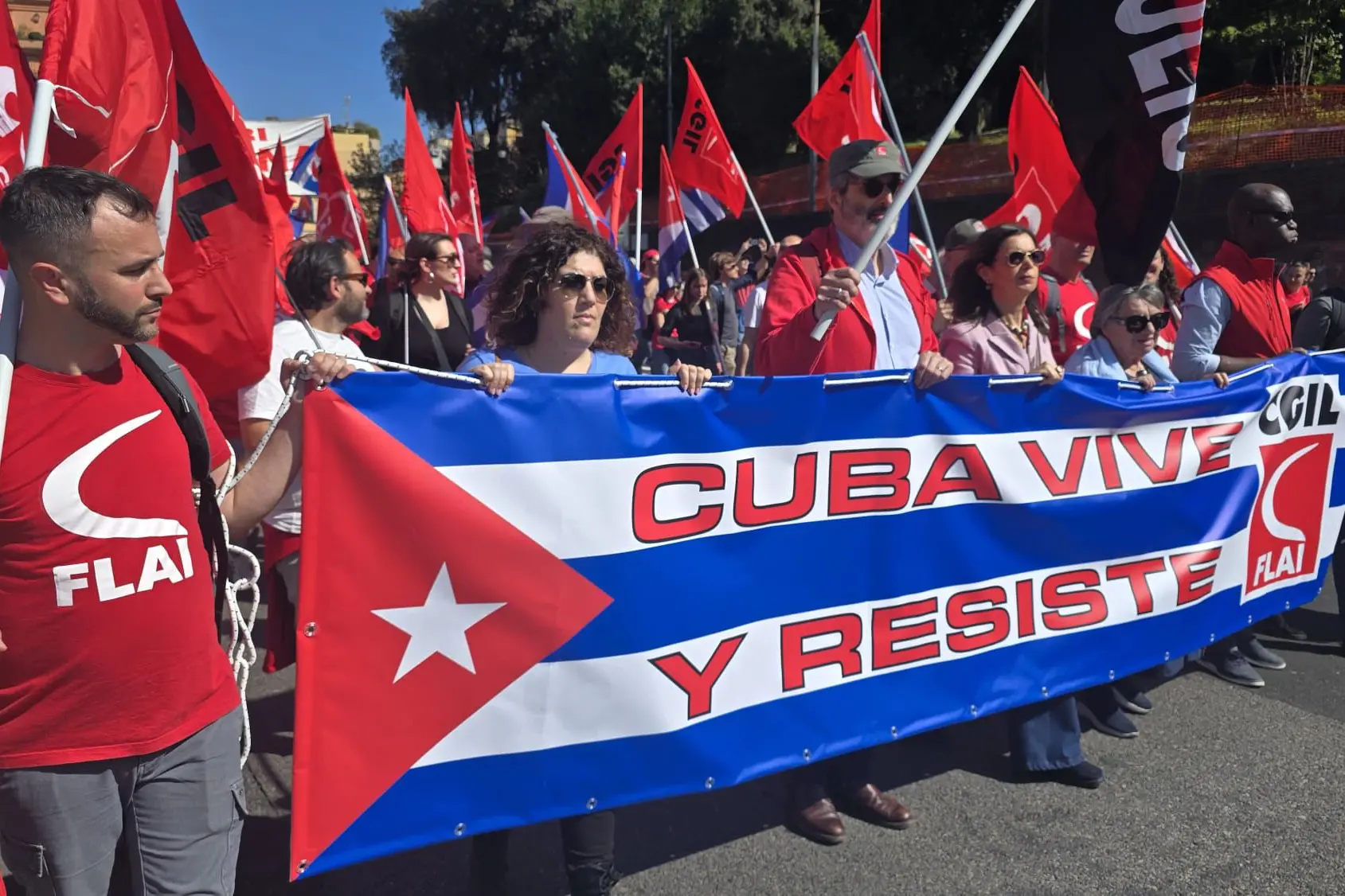 “A Cuba per sostenere i popoli che resistono”