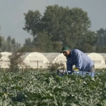 Morto il lavoratore indiano abbandonato all’ospedale di Salerno