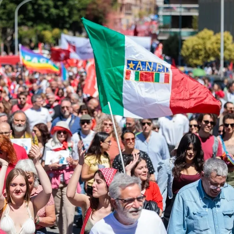 Corteo Roma, spari contro due manifestanti