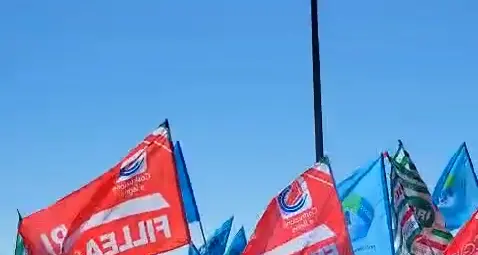 Natuzzi, continua la protesta: i lavoratori bloccano le strade a Santeramo