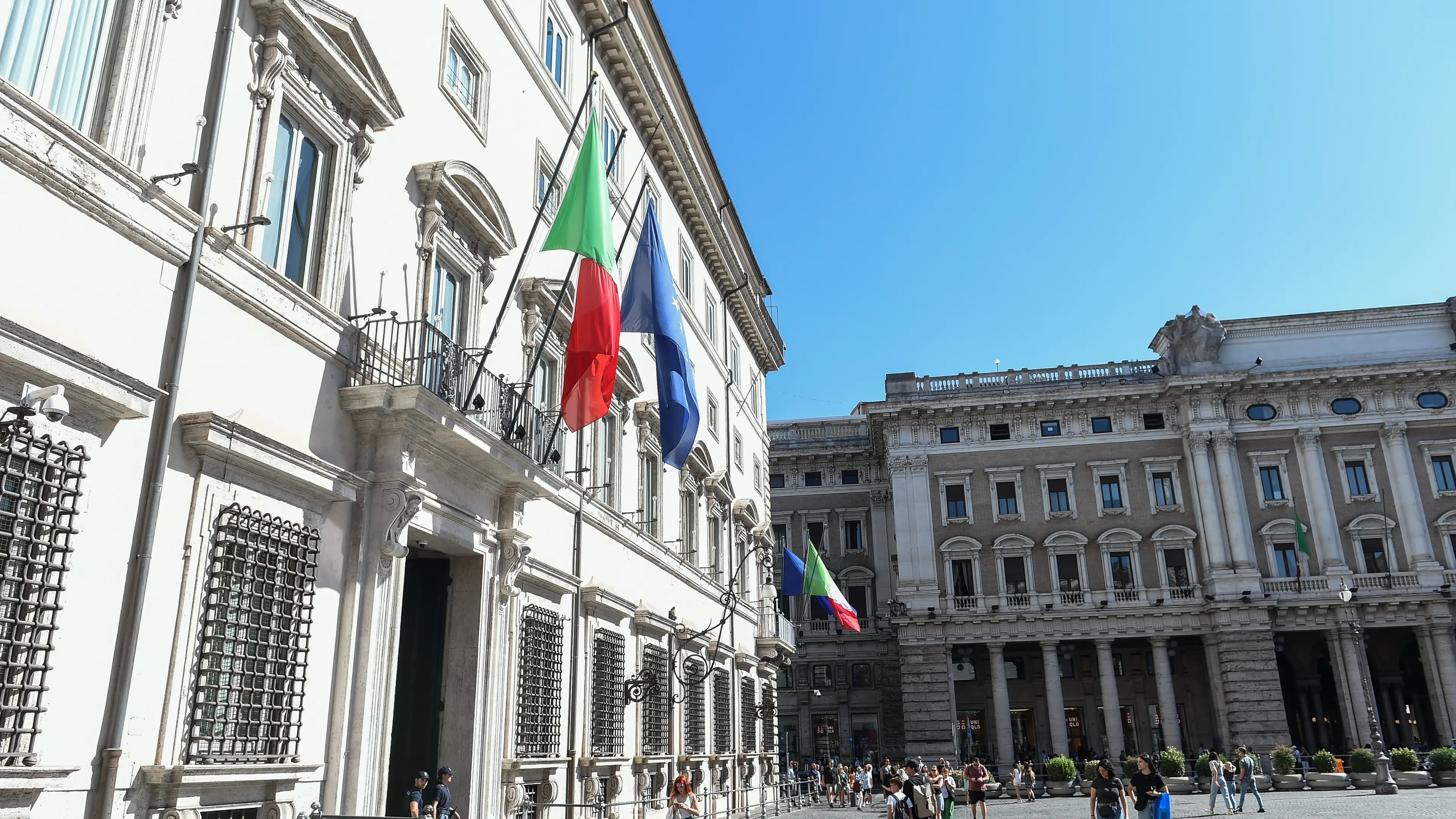 Il governo approva il decreto lavoro senza confronto