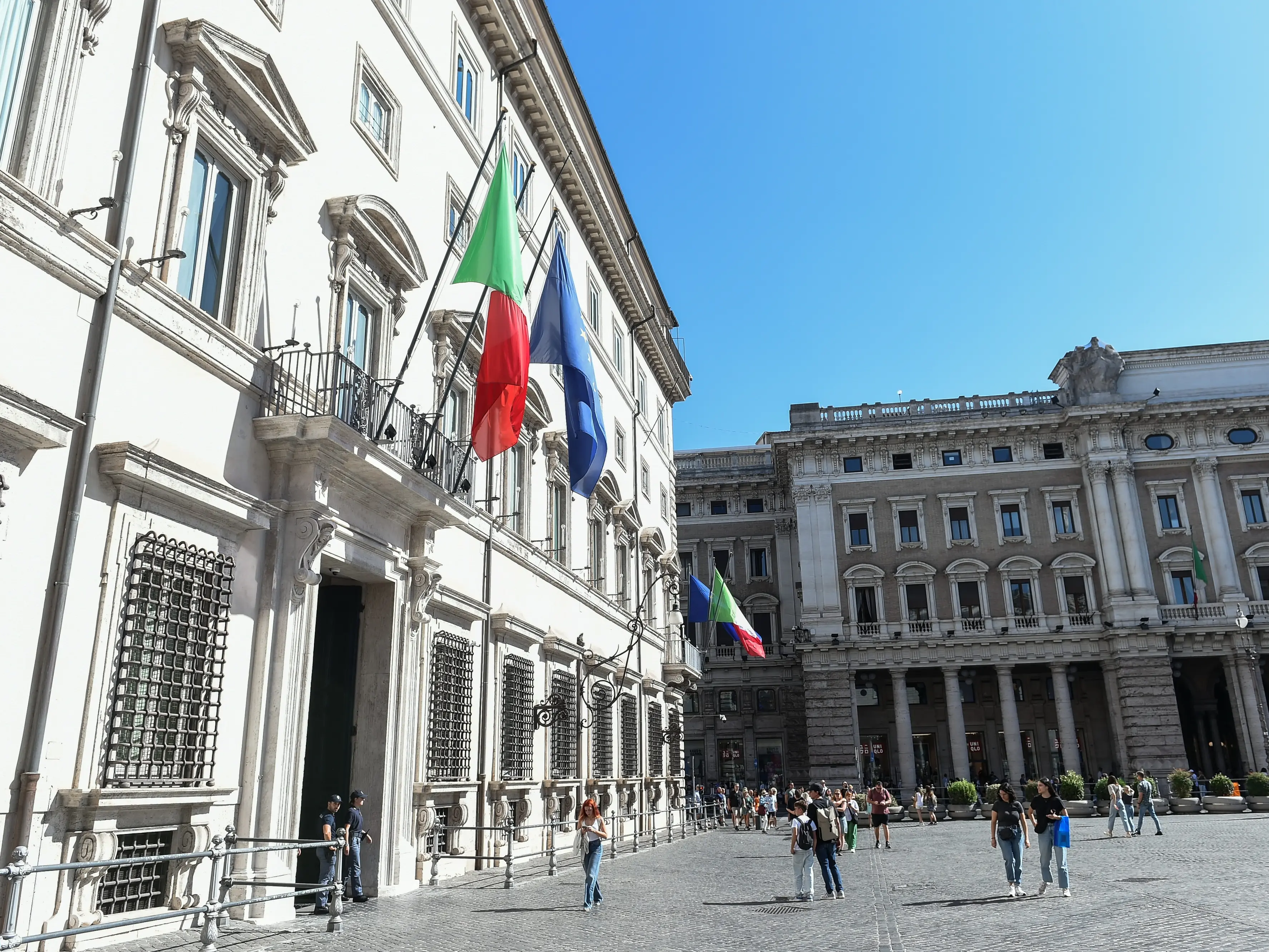 Il governo approva il decreto lavoro senza confronto