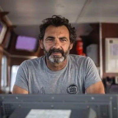 Oscar Camps: droni, navi da guerra e abbordaggio. La Ue non soccorre