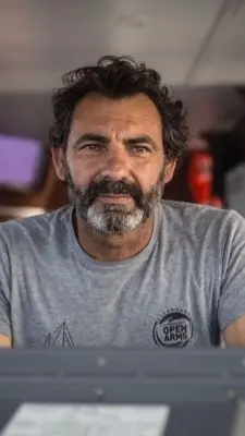 Oscar Camps: droni, navi da guerra e abbordaggio. La Ue non soccorre