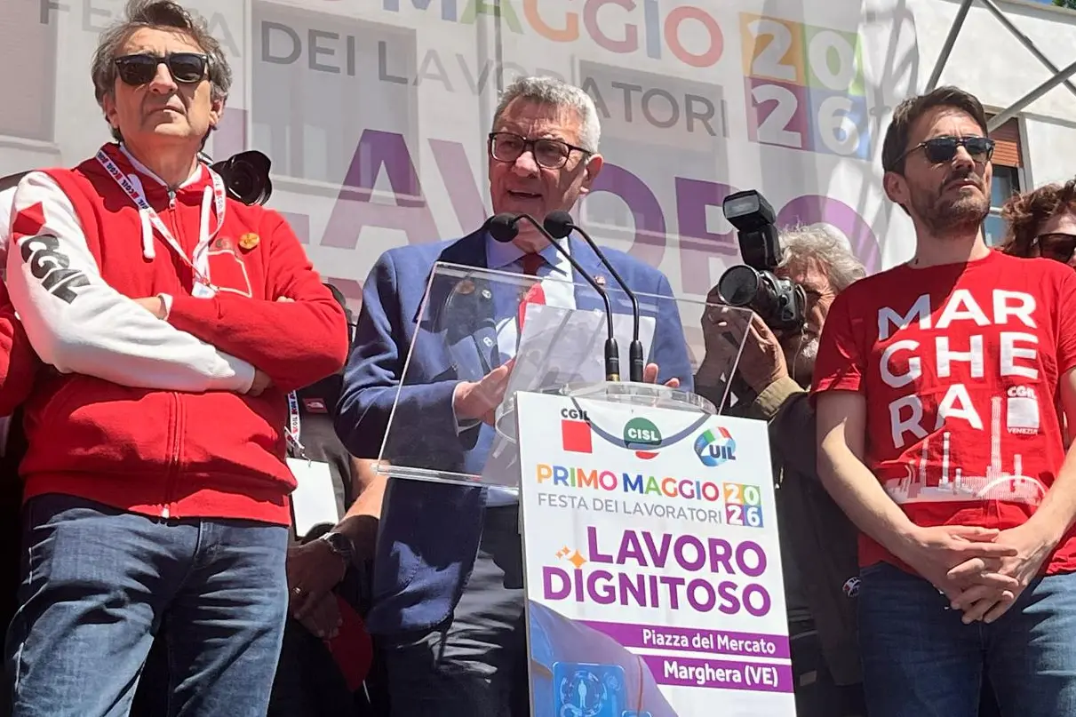 Landini: “Meno armi e più salario, solo così il lavoro è dignitoso”
