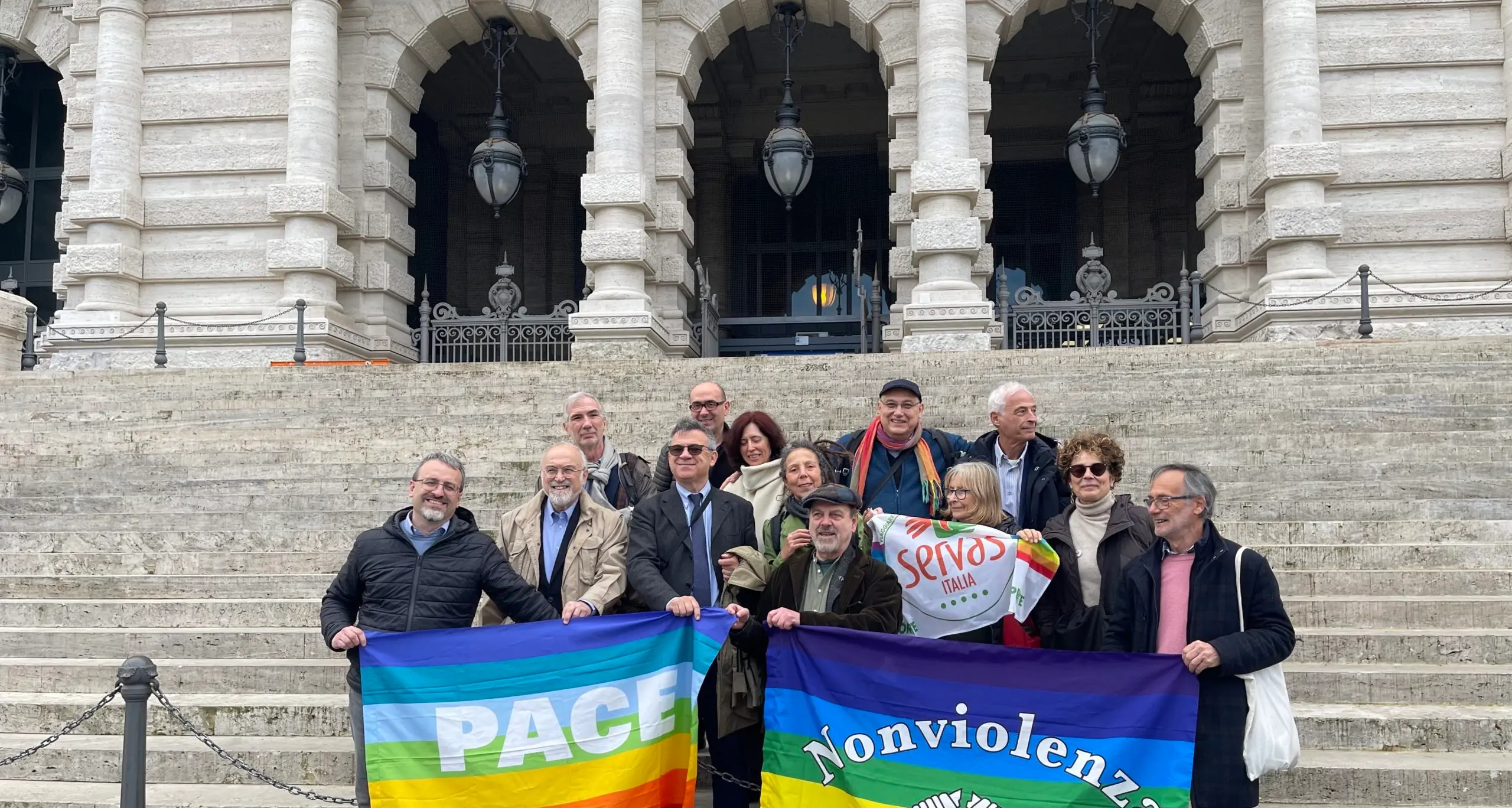 Non con le armi, ma con corpi civili di pace