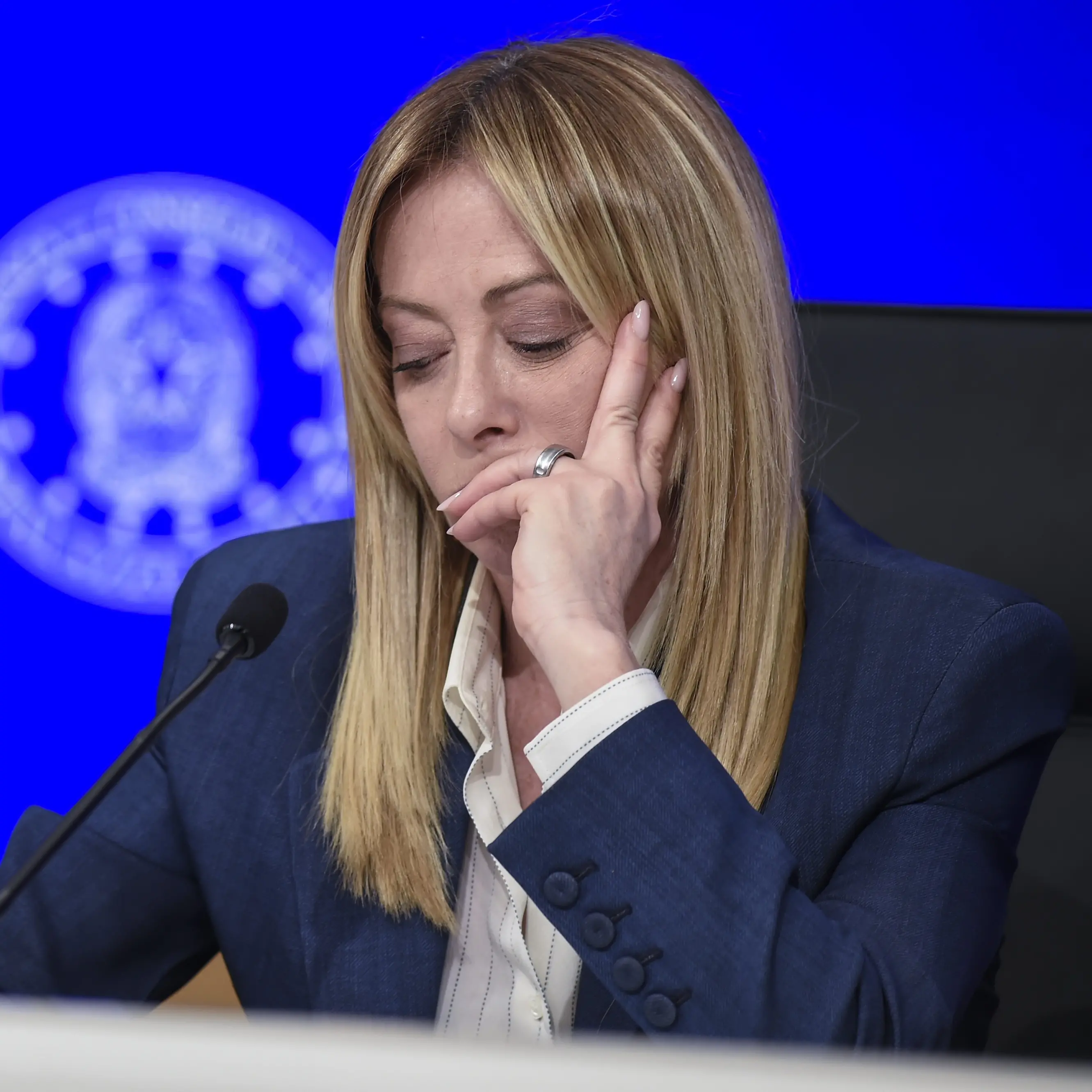 Bonus dimezzati, assunzioni congelate: il decreto lavoro inciampa sul “salario giusto”