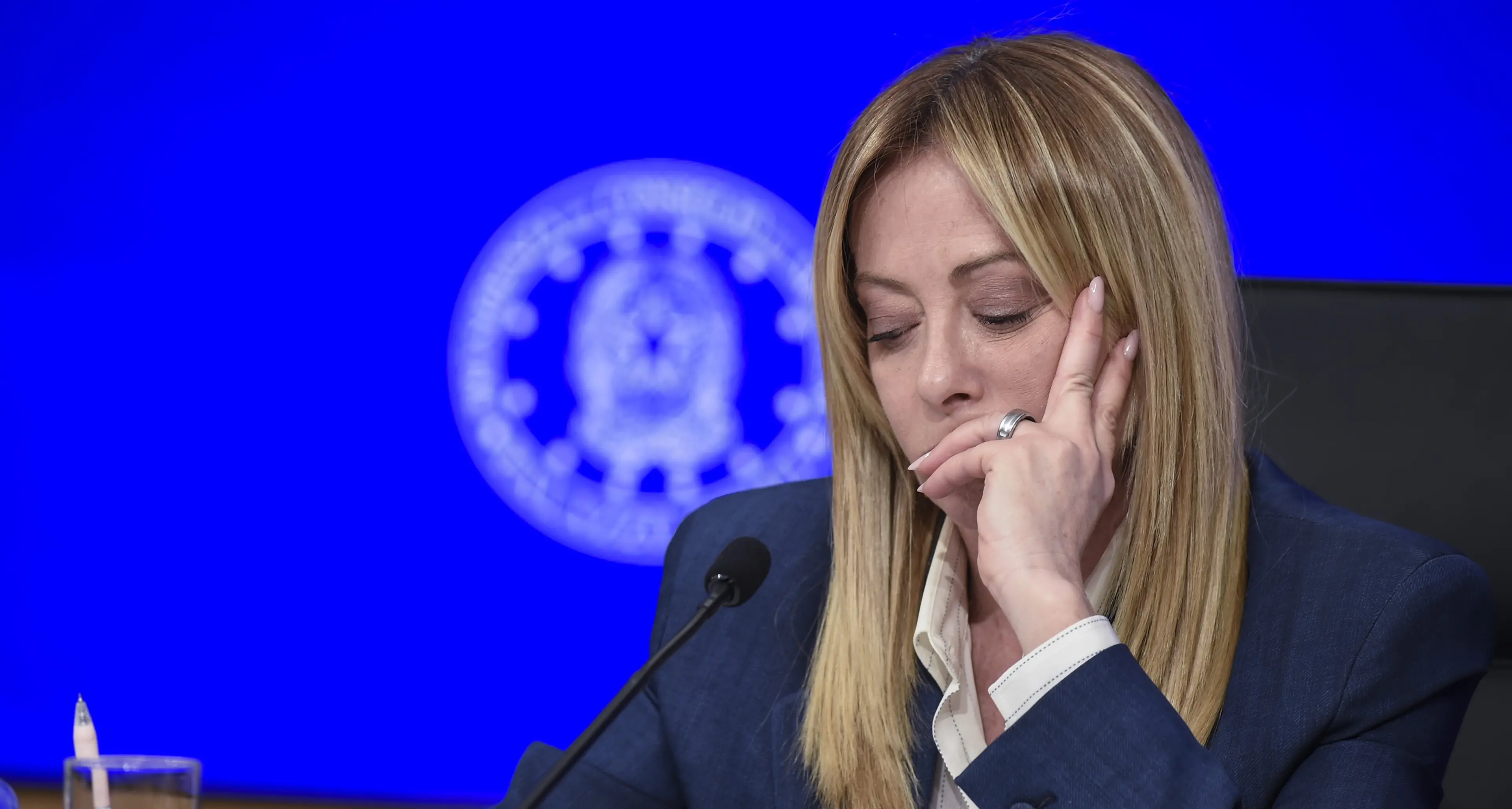 Bonus dimezzati, assunzioni congelate: il decreto lavoro inciampa sul “salario giusto”