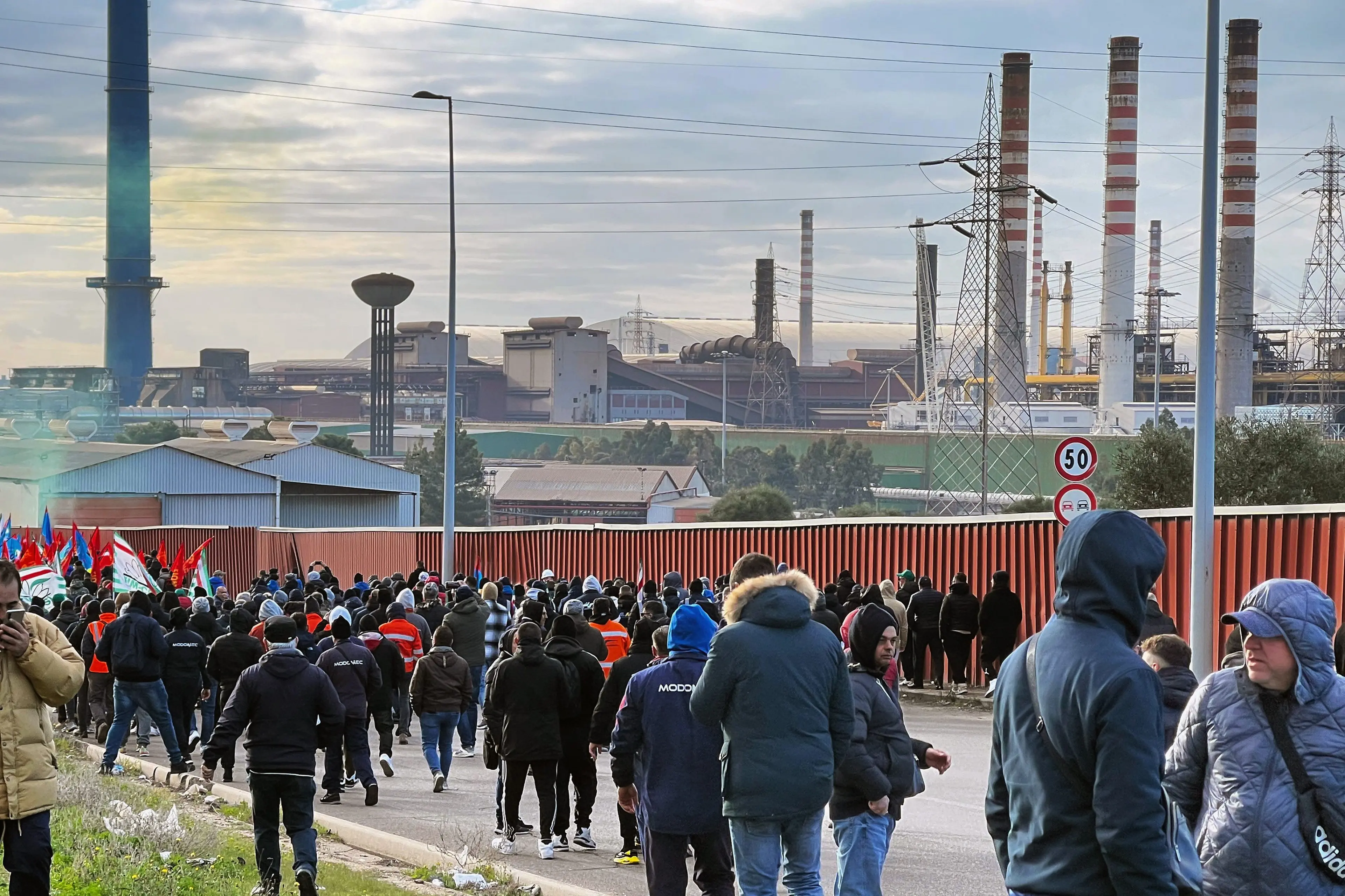 In 15 anni 37 mila persone “fuggite” da Taranto, una città vertenza